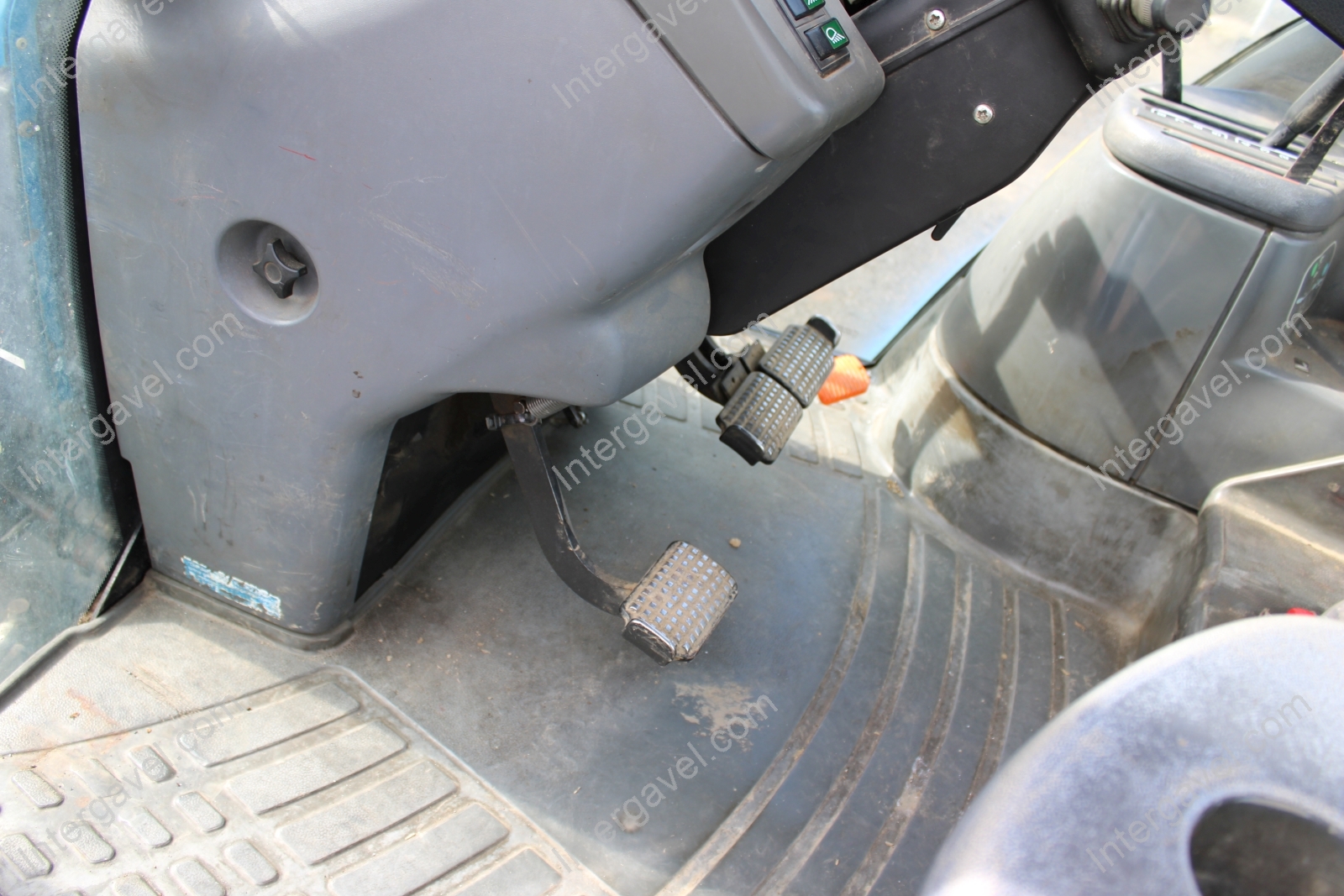 New Holland traktor 22