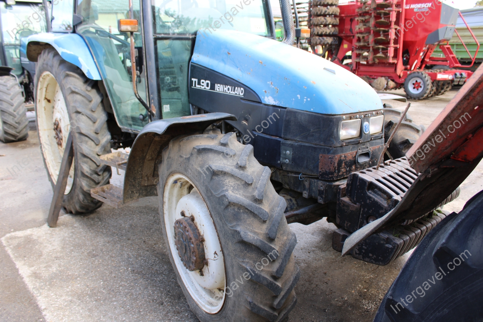 New Holland traktor 6