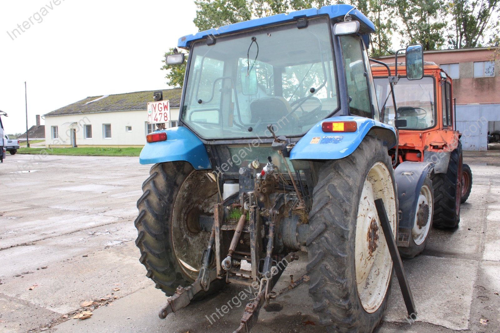 New Holland traktor 7