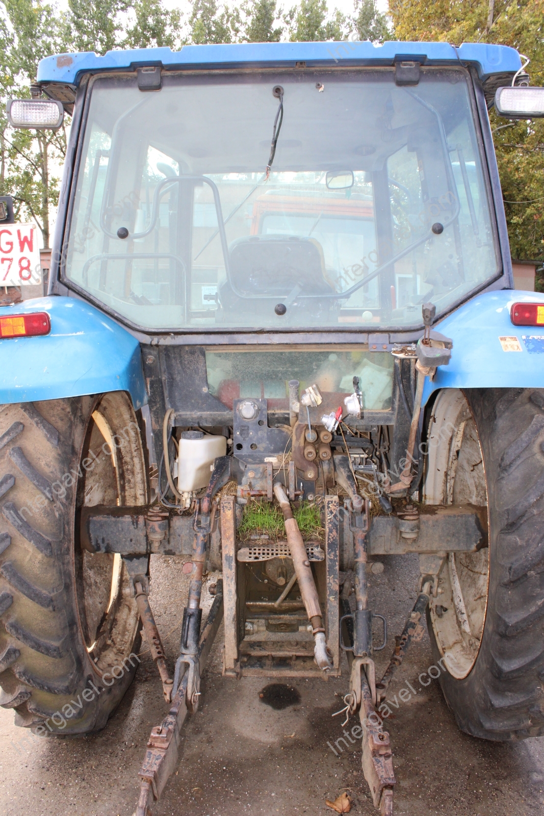 New Holland traktor 9