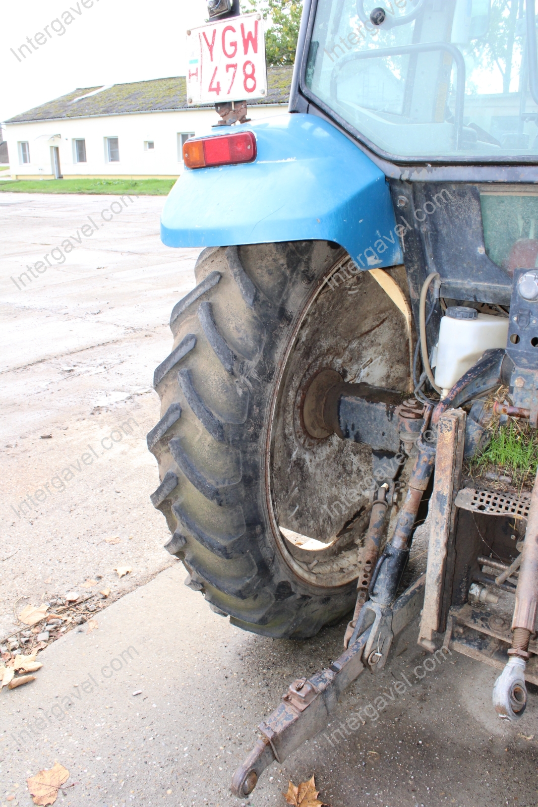 New Holland traktor 11