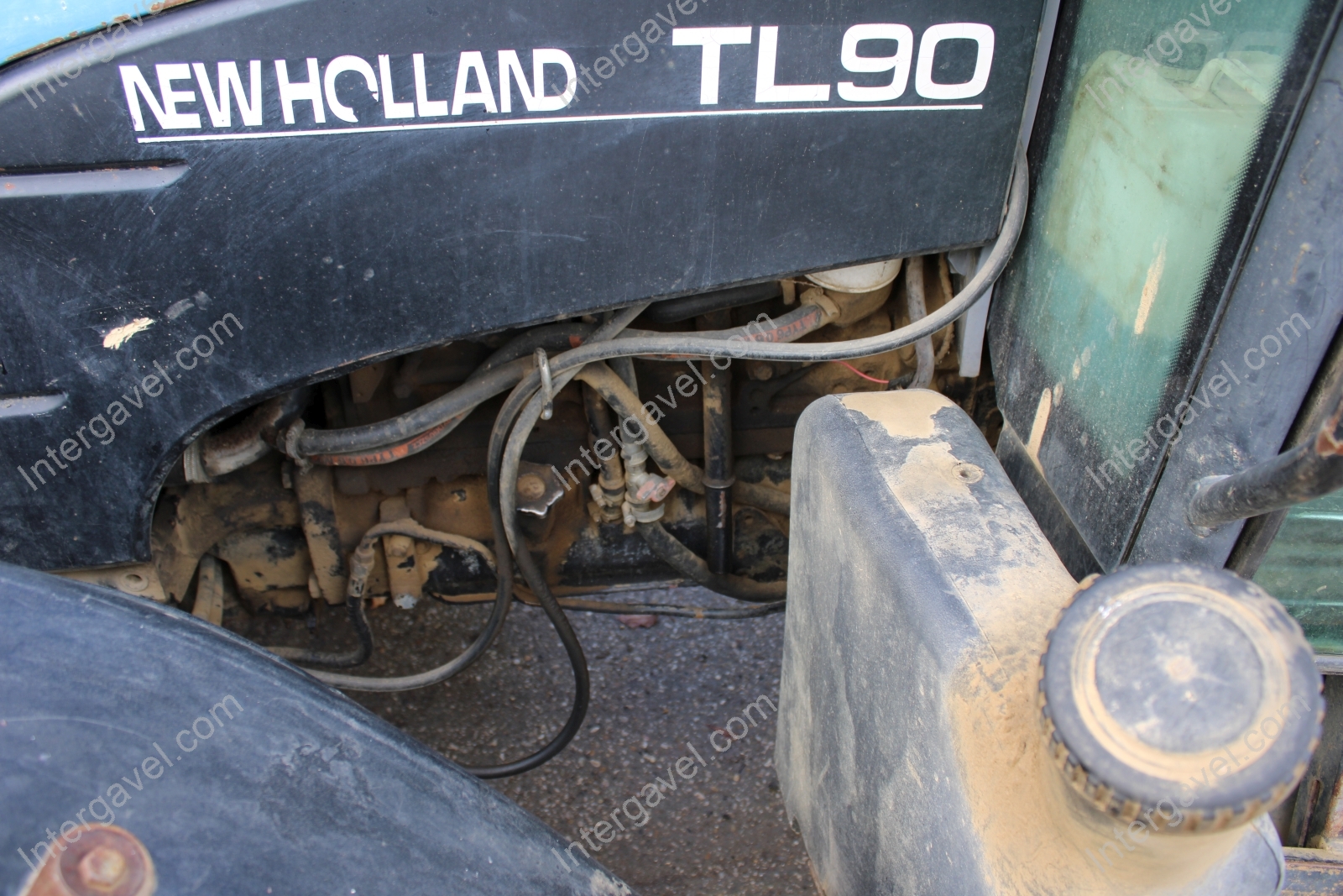 New Holland traktor 14