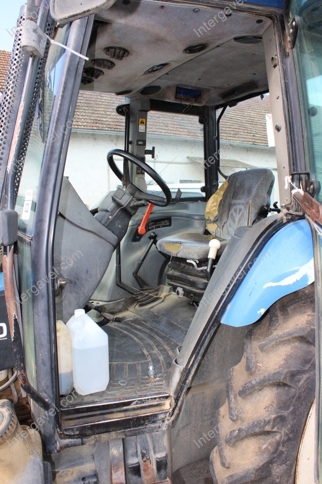 New Holland traktor 19