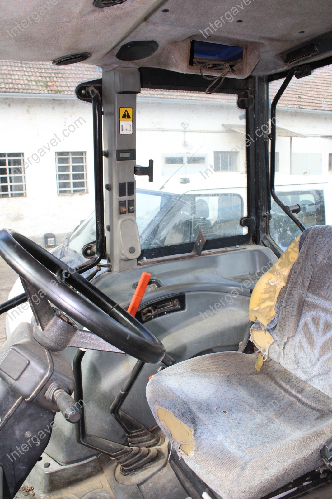 New Holland traktor 21