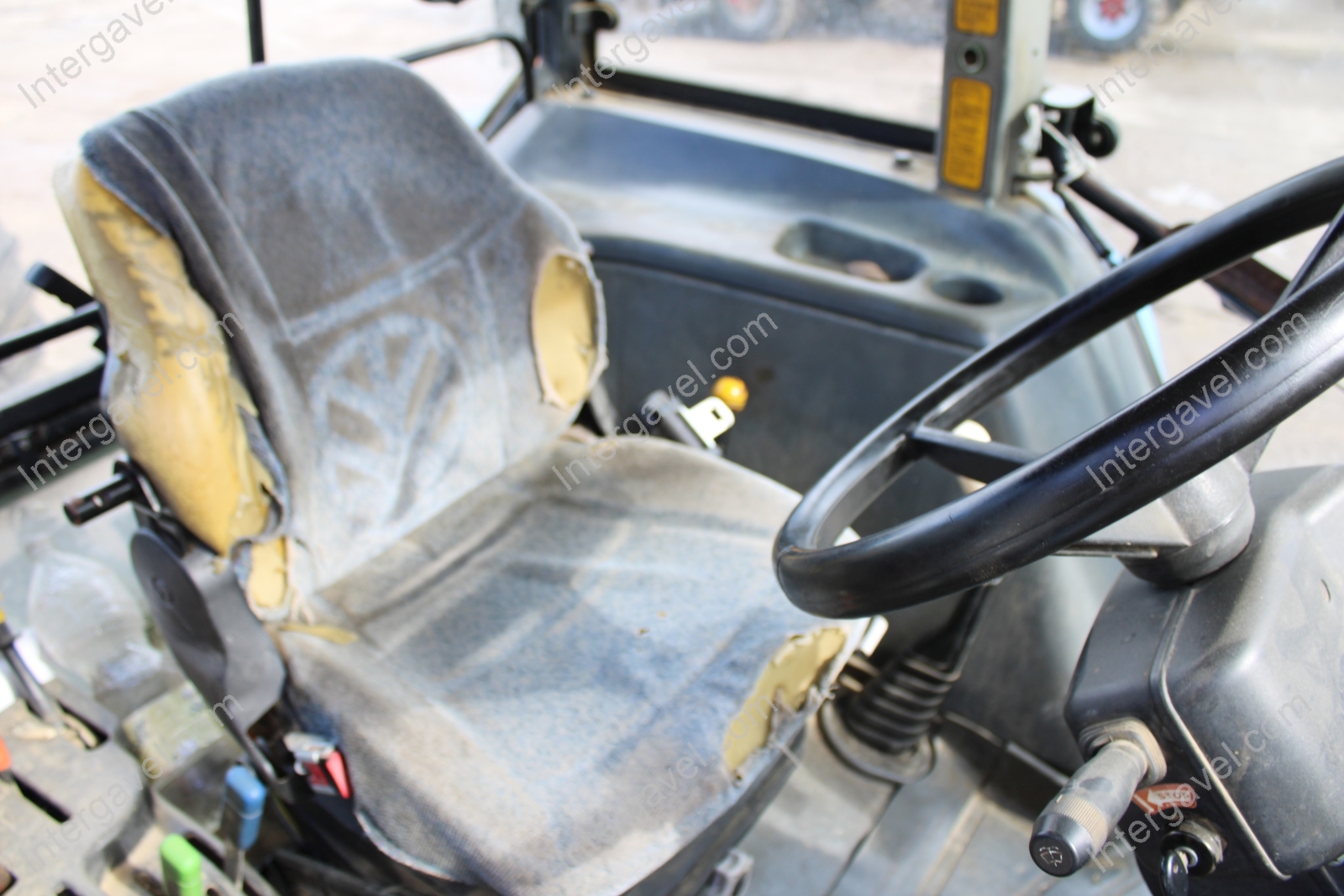 New Holland traktor 22