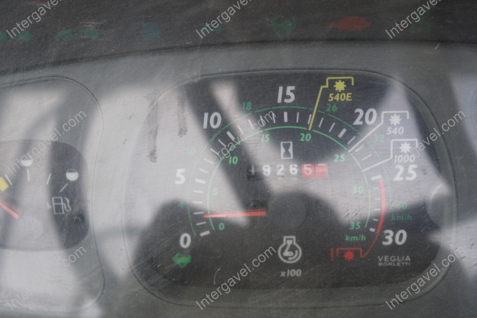 New Holland traktor 24