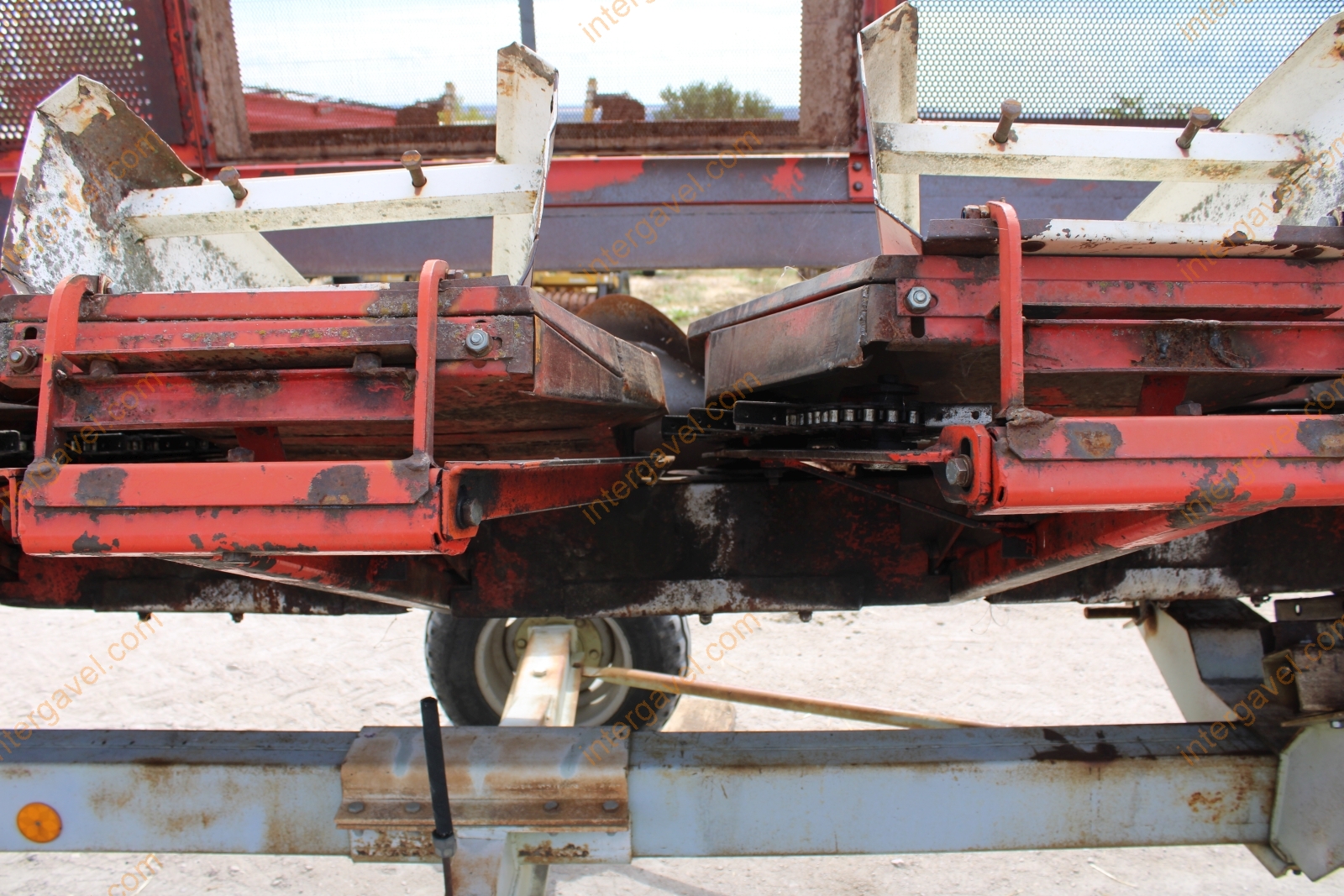 Vágóasztal - NAS 13