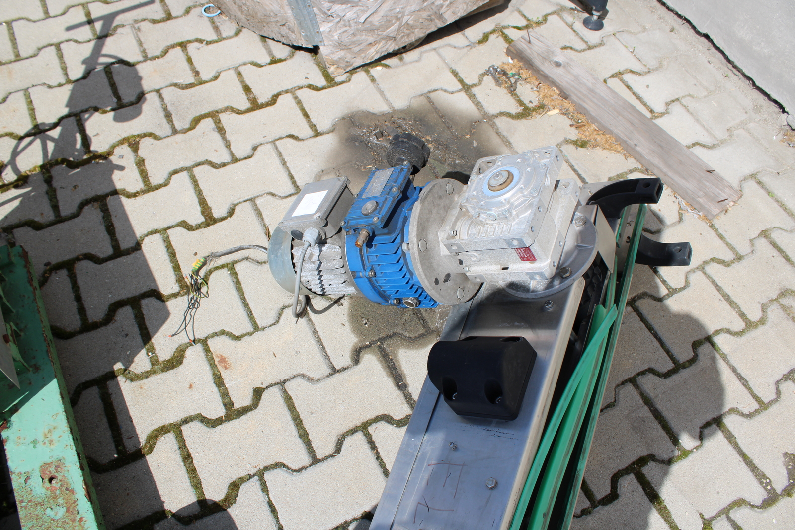 Vegyes villanymotorok és szivattyúk 15