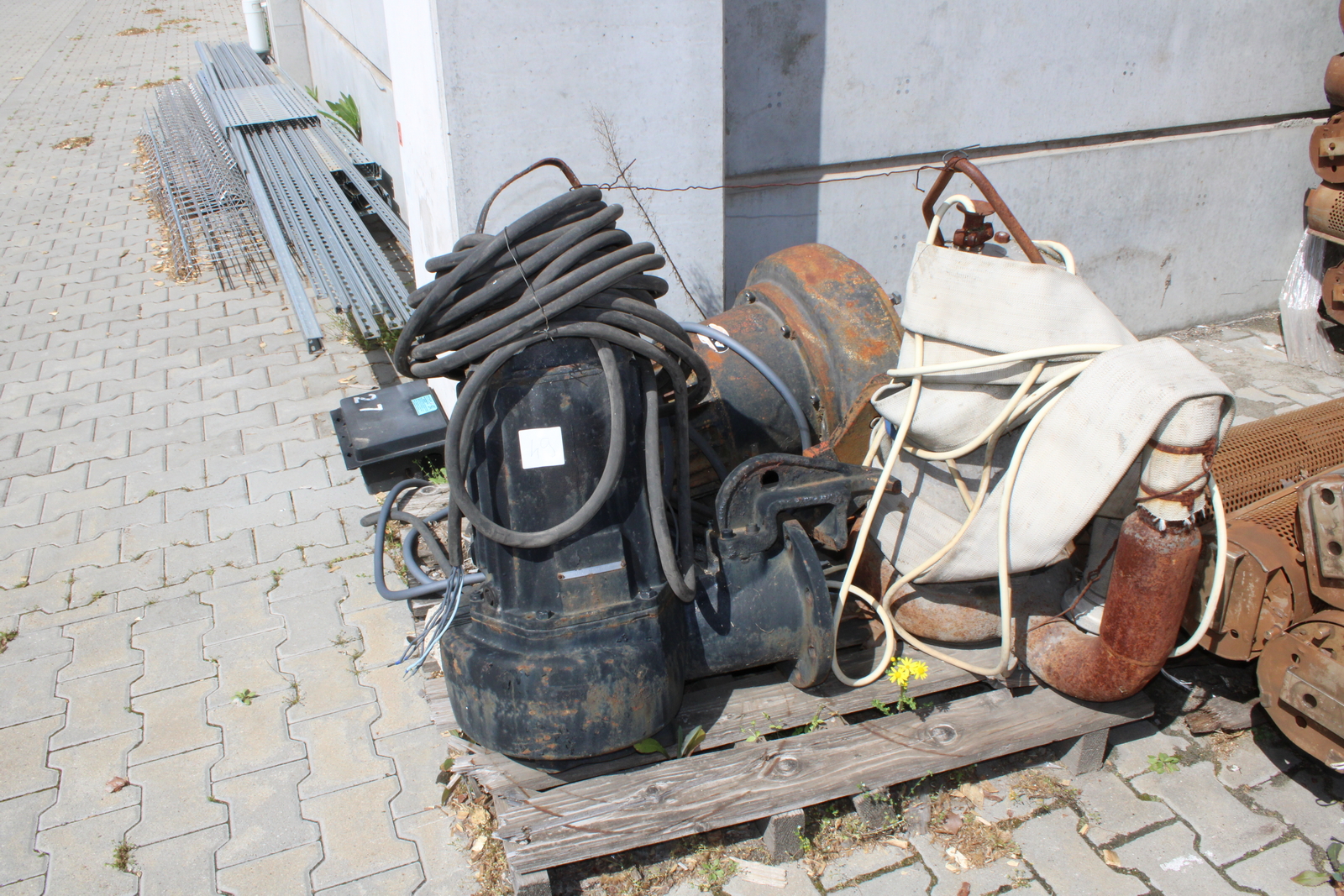 Vegyes villanymotorok és szivattyúk 21