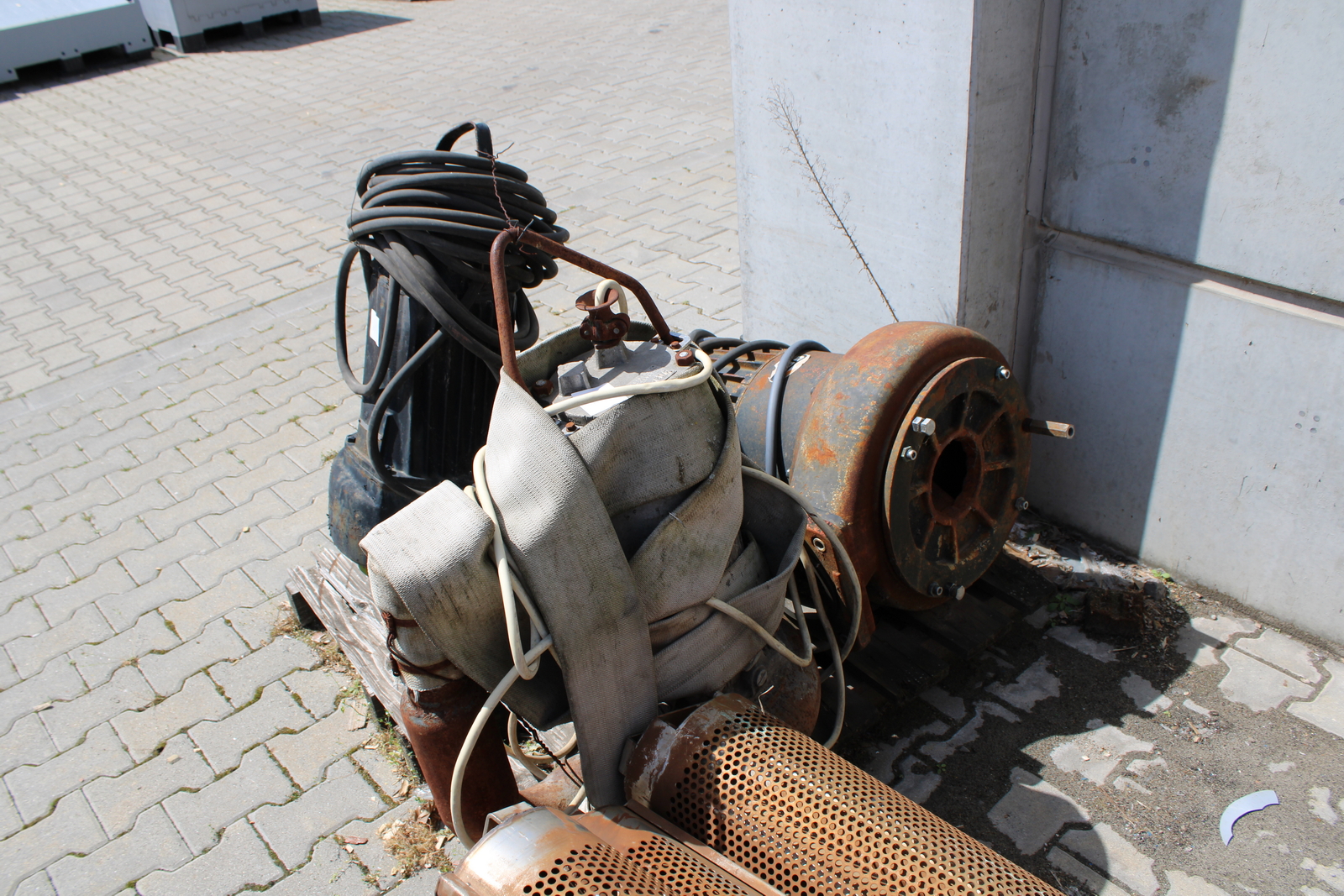 Vegyes villanymotorok és szivattyúk 23