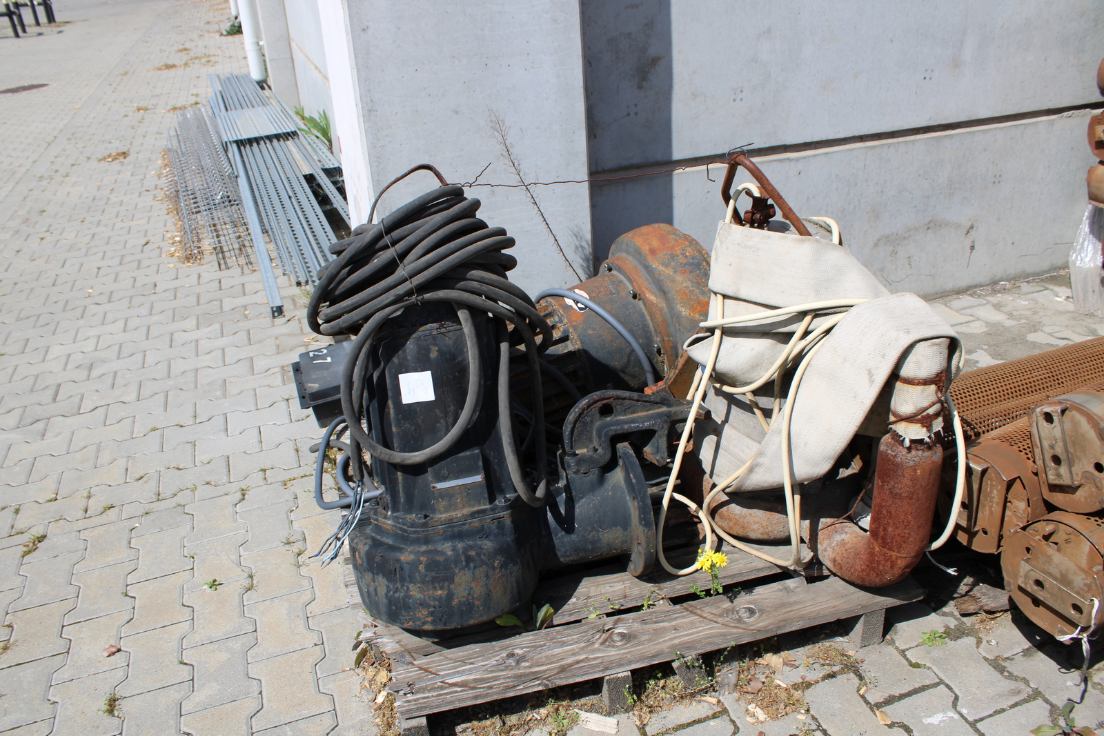 Vegyes villanymotorok és szivattyúk 24