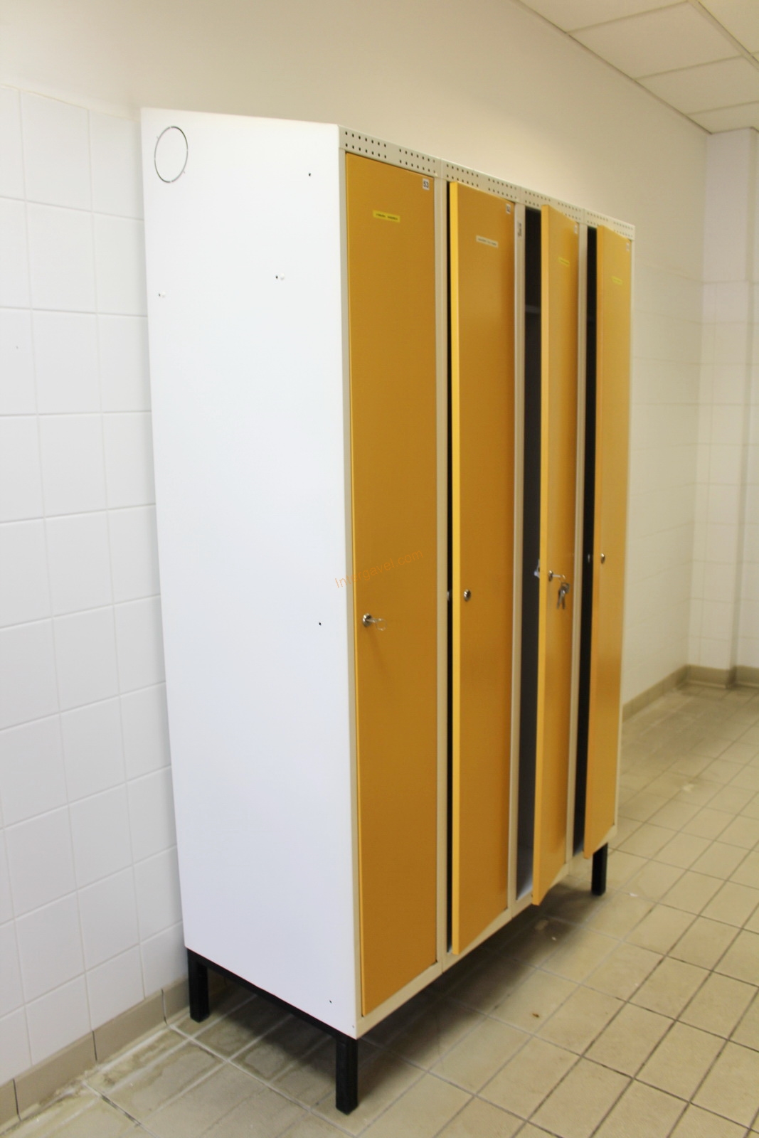 Öltözőszekrény 2