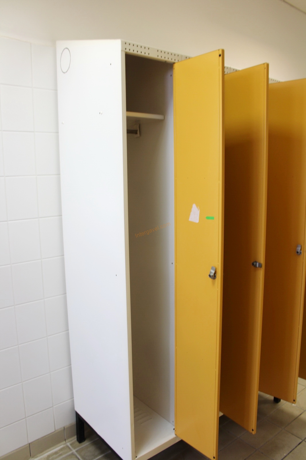 Öltözőszekrény 5