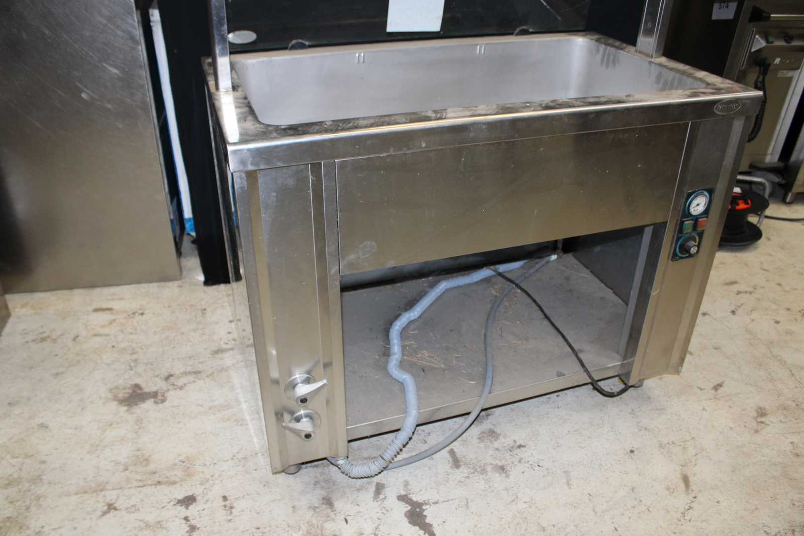 Melegentartó pult 4