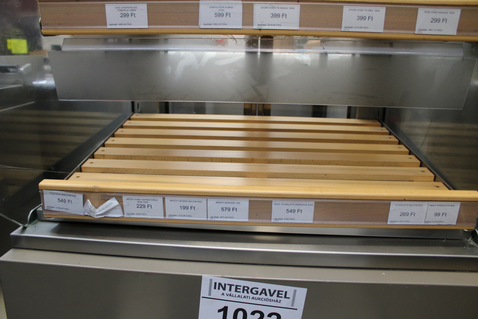 Pékáru kínáló 2