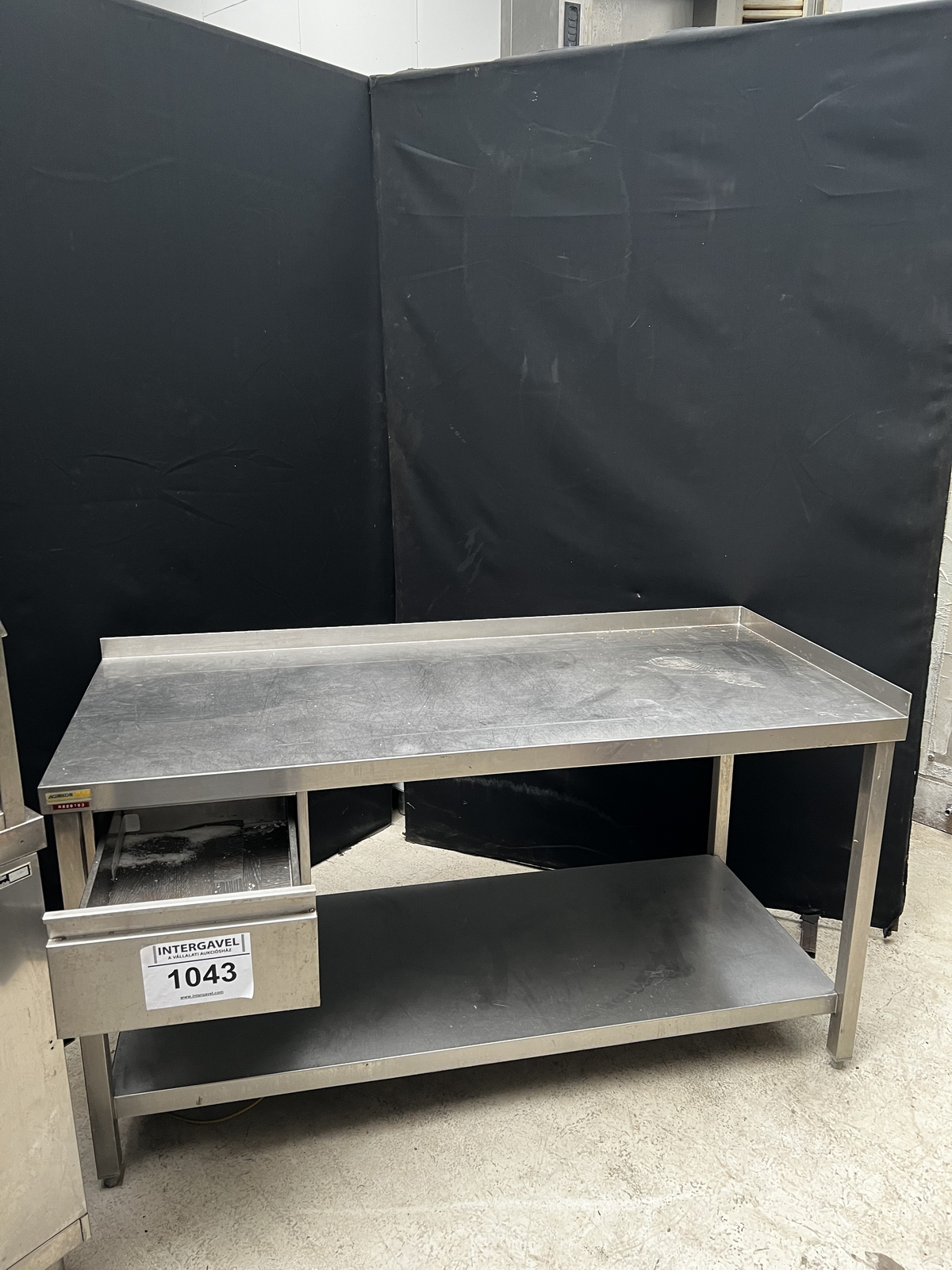 Rozsdamentes asztal fiókkal 2