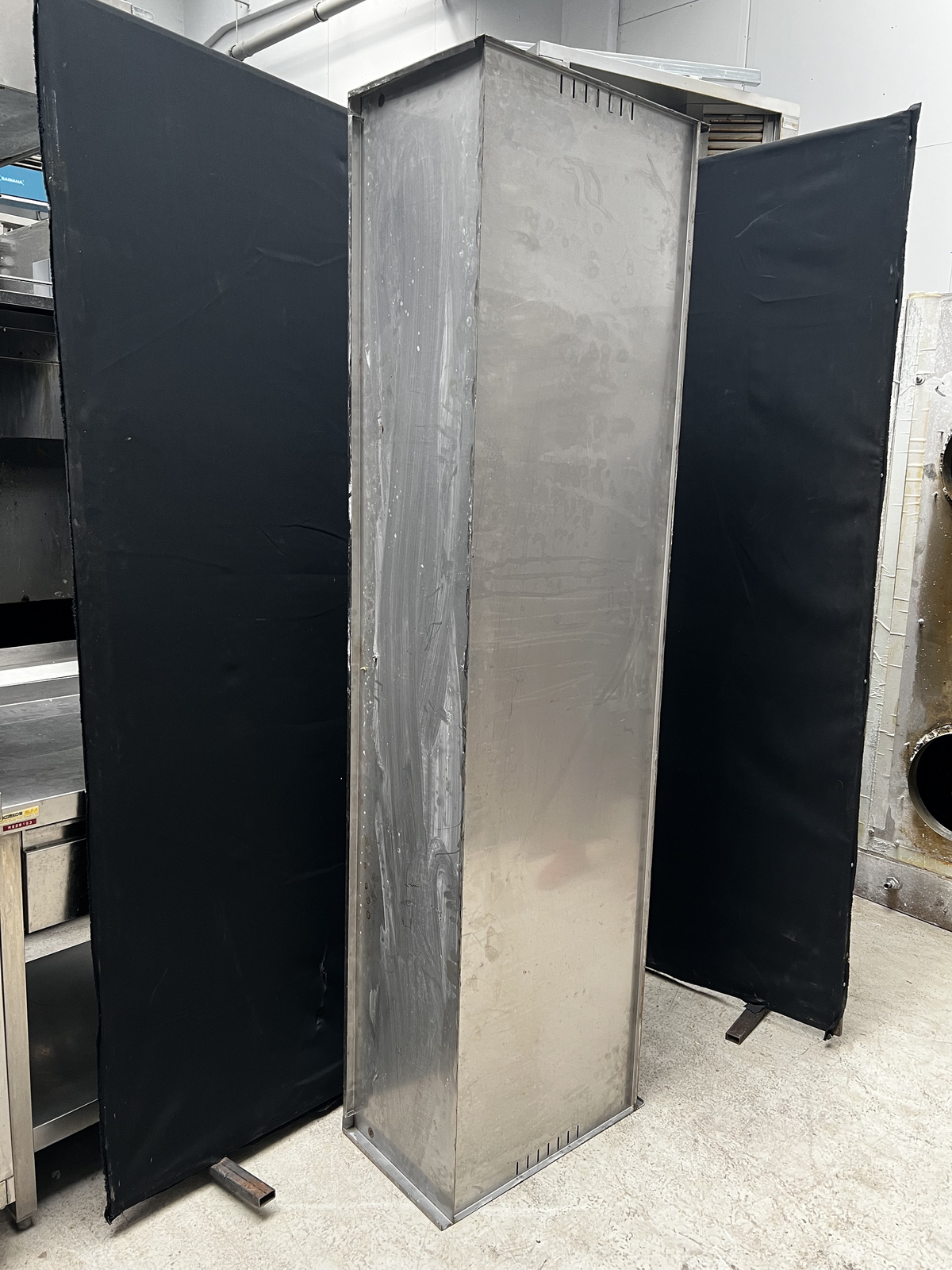 Rozsdamentes faliszekrény 3