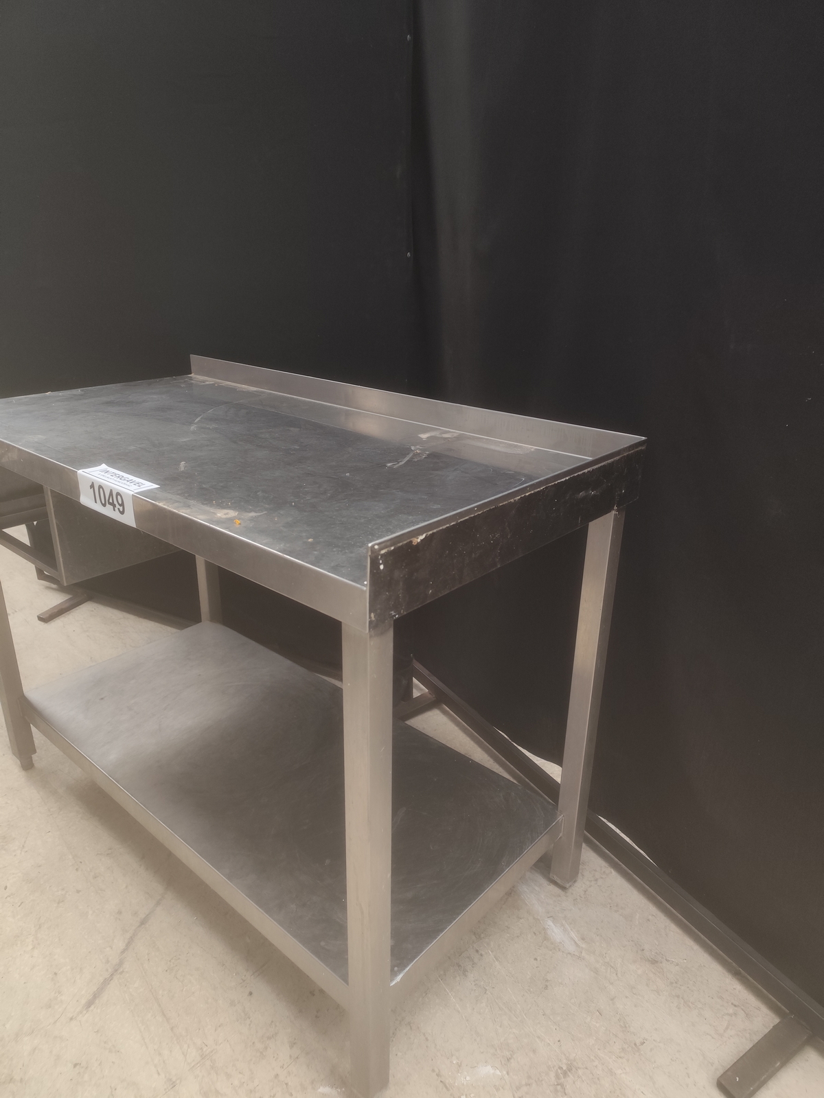 Rozsdamentes asztal alsó polccal 2