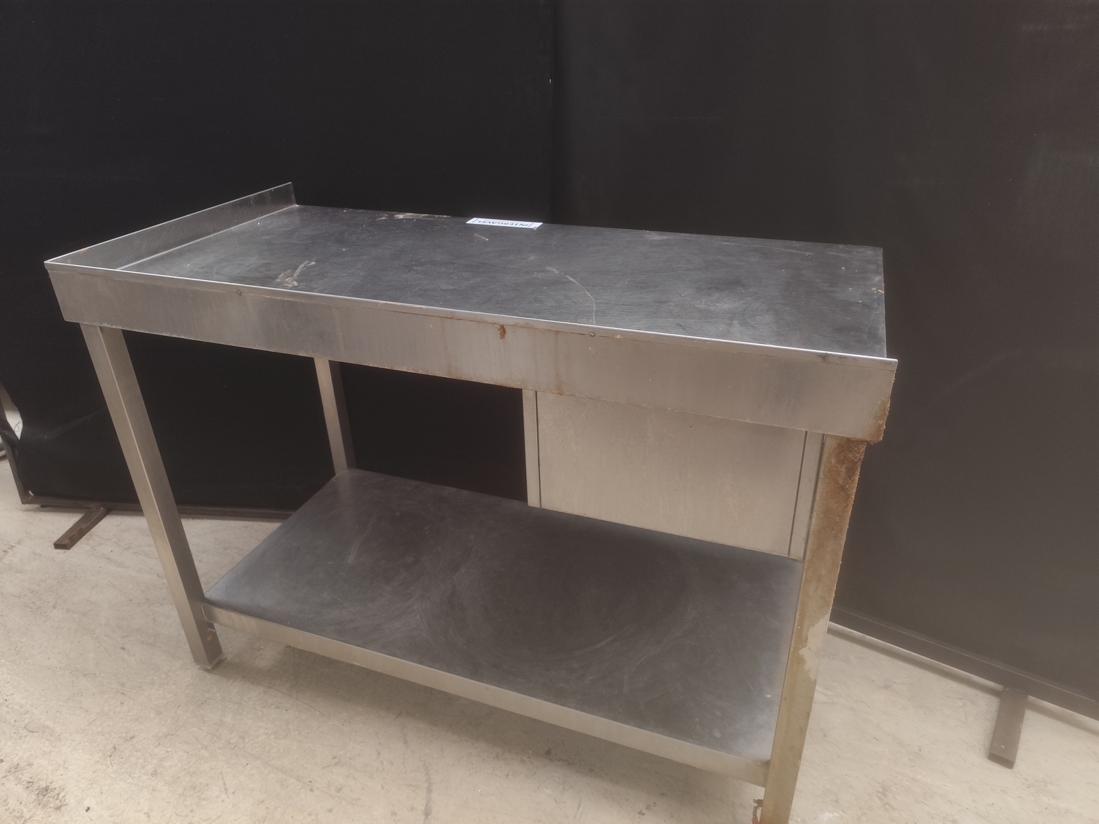 Rozsdamentes asztal alsó polccal 3