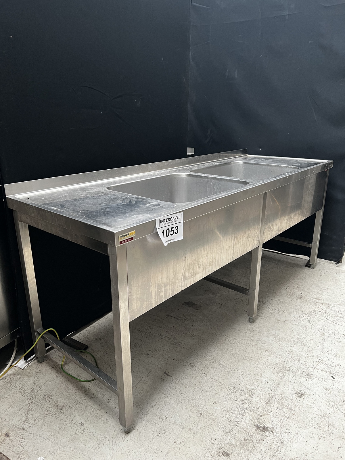 Rozsdamentes kétmedencés mosogató csepegtetővel 2