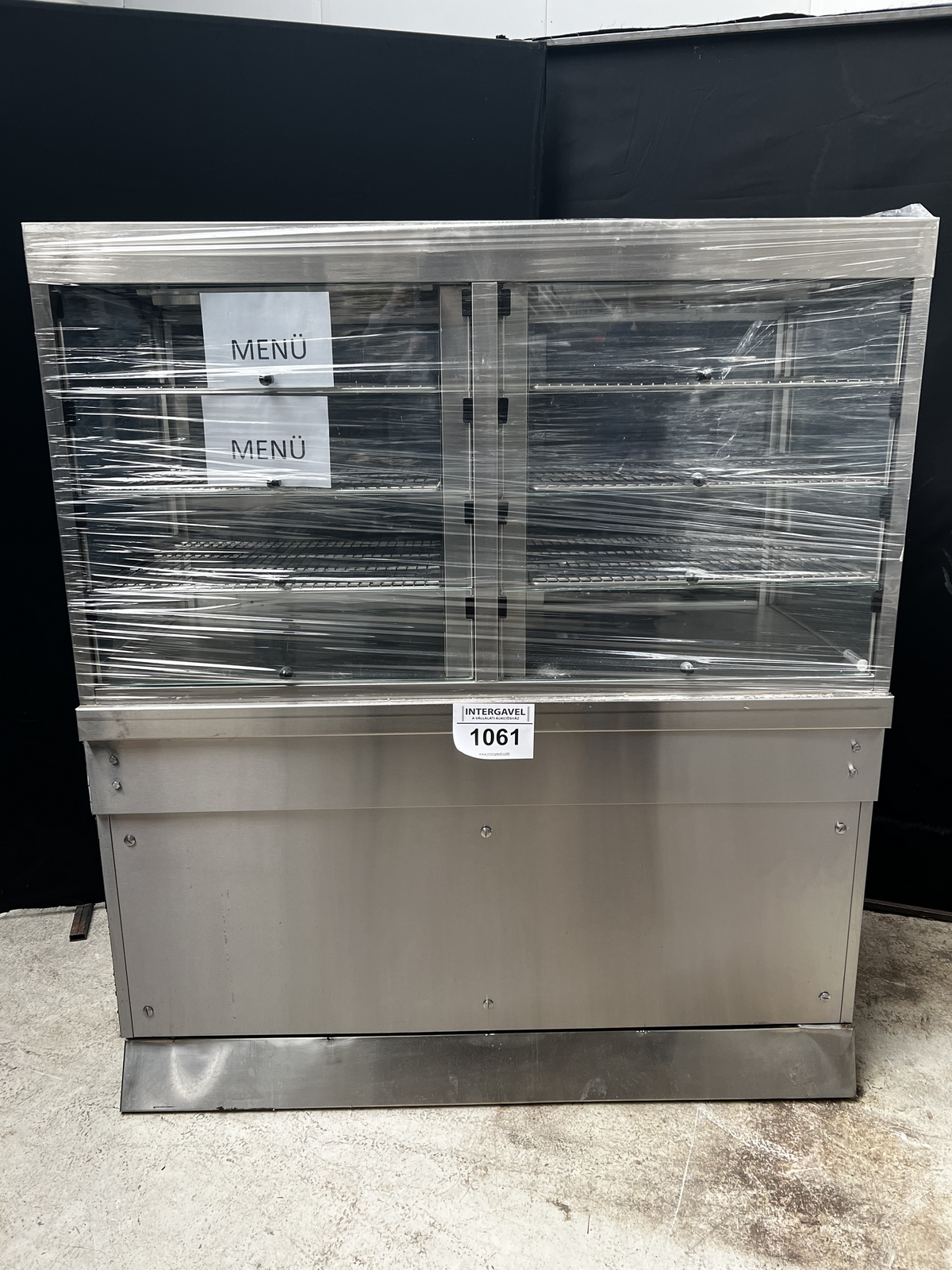 Önkiszolgáló hűtővitrin