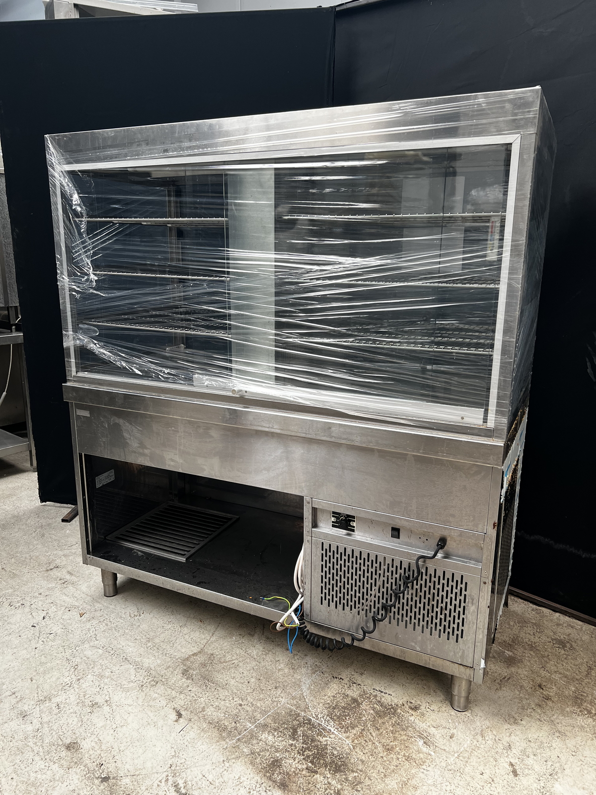 Önkiszolgáló hűtővitrin 3