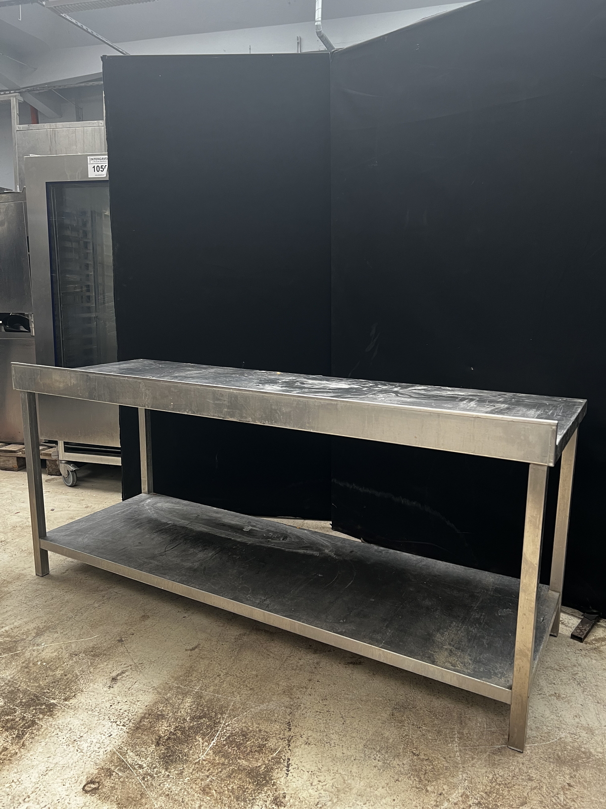 Rozsdamentes asztal alsó polccal és felhajtással 3