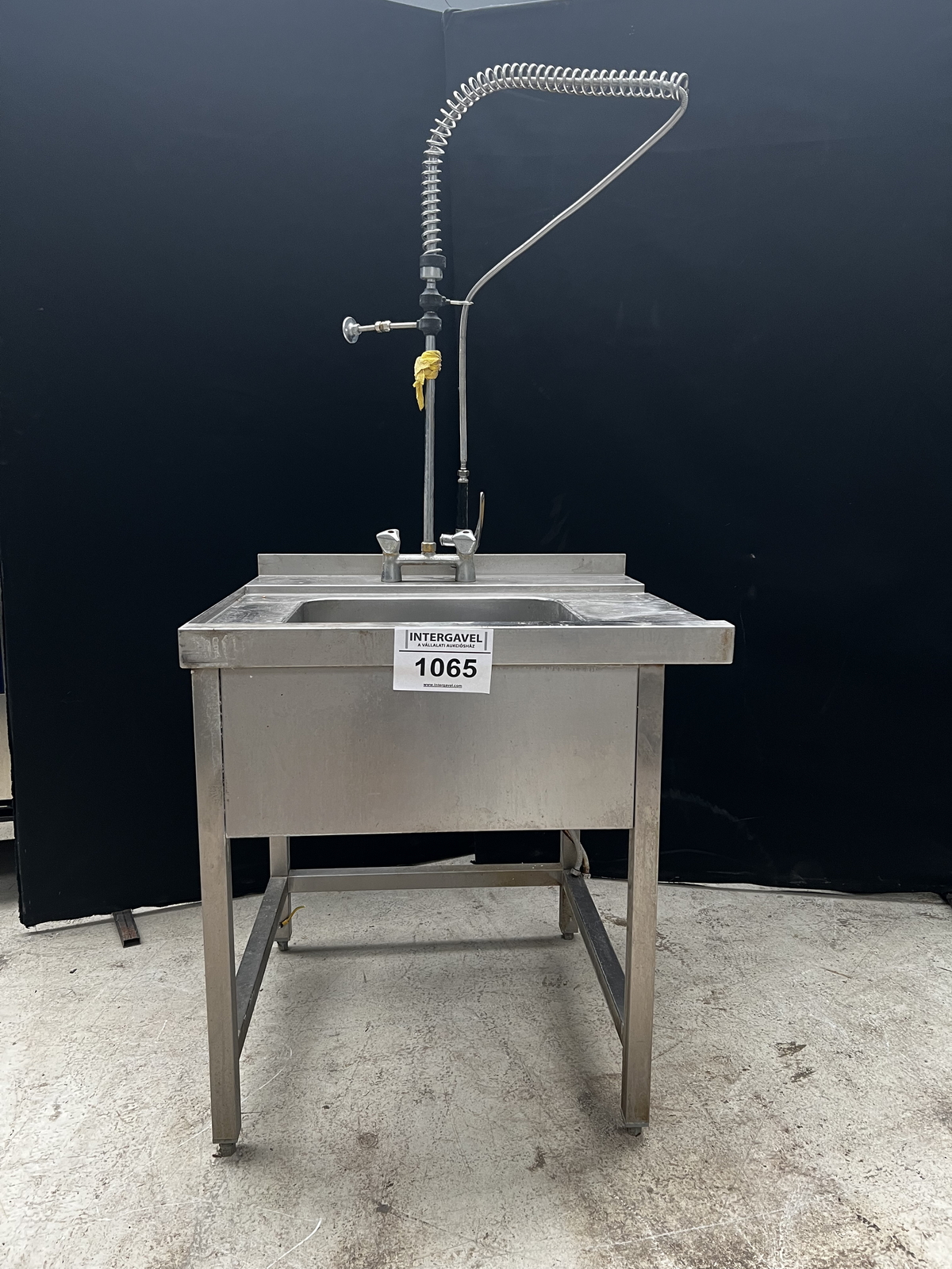 Rozsdamentes egymedencés mosogató leverető zuhannyal