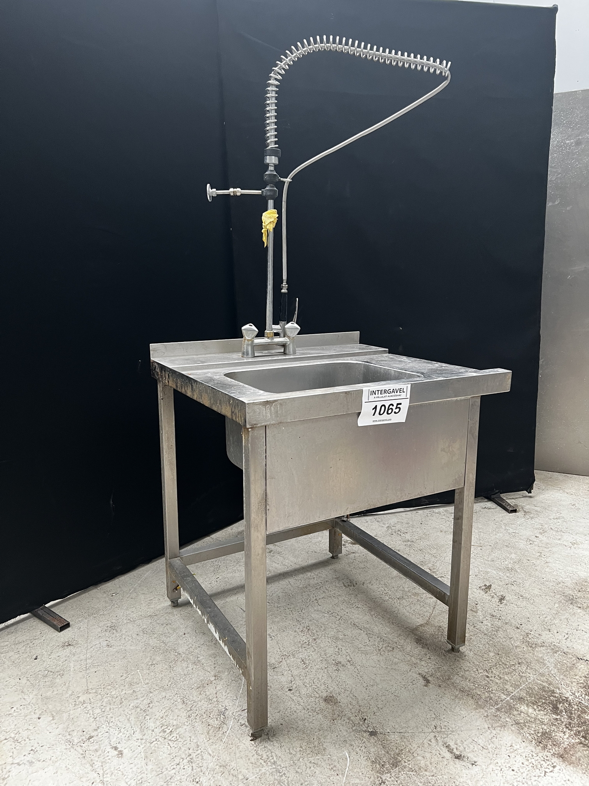 Rozsdamentes egymedencés mosogató leverető zuhannyal 2