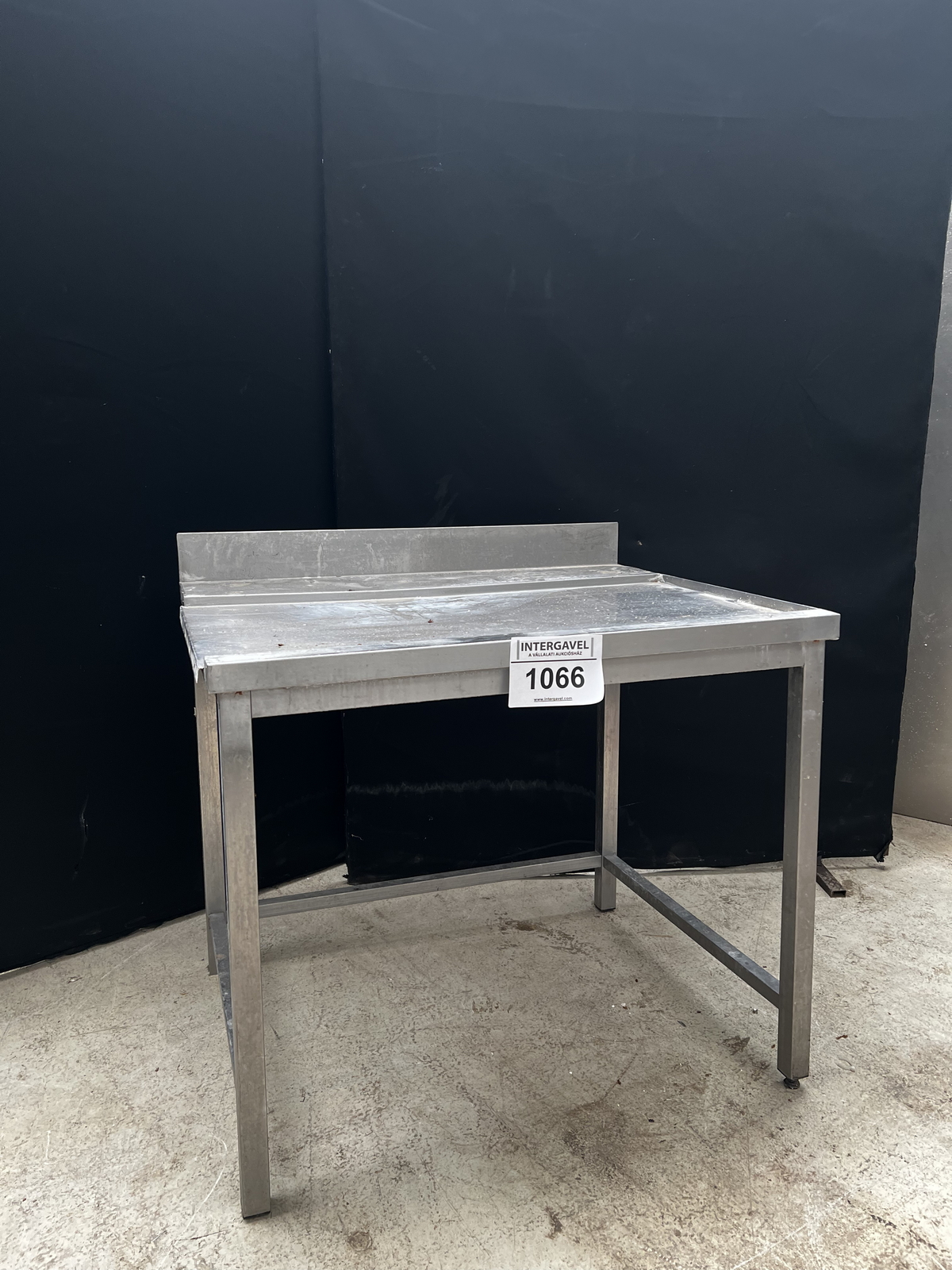 Rozsdamentes asztal 2