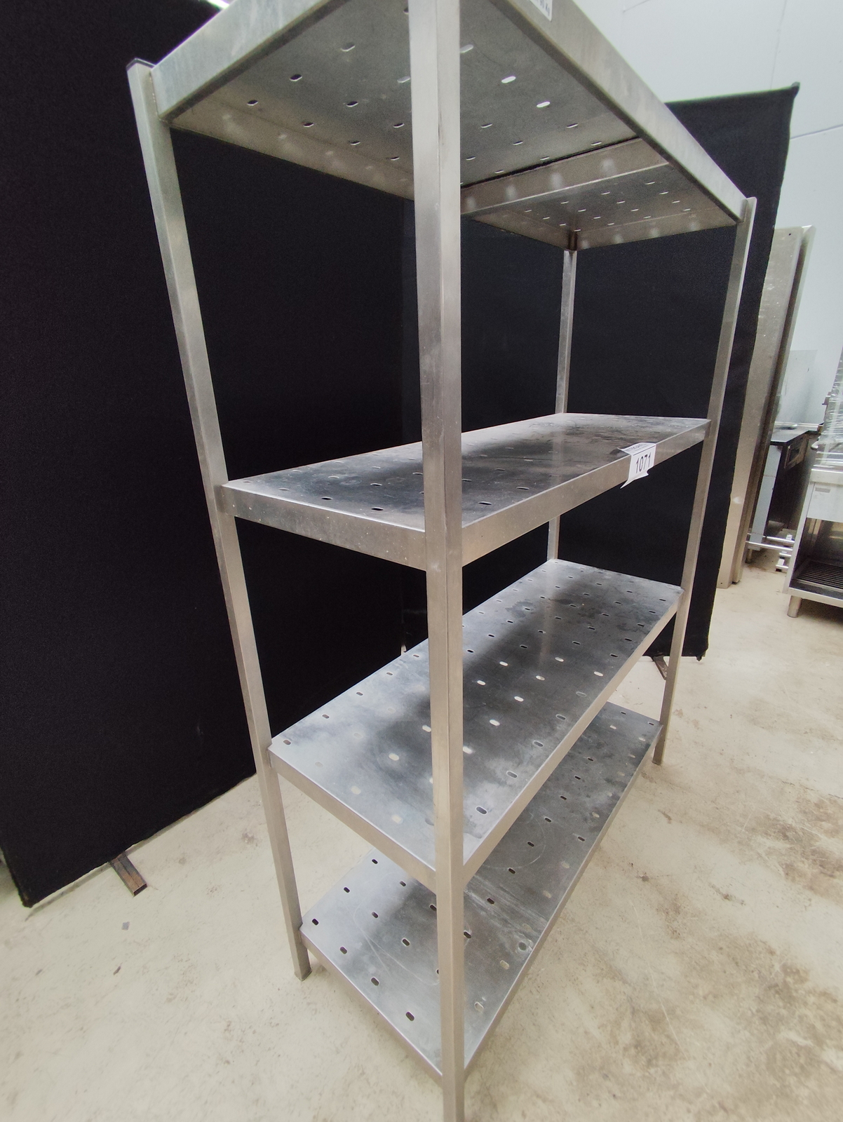 Rozsdamentes perforált állvány 2