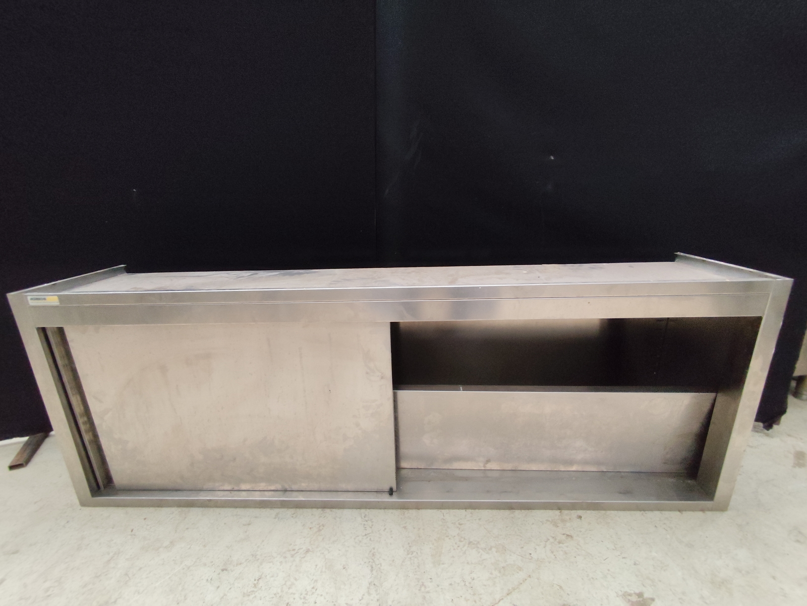 Rozsdamentes faliszekrény