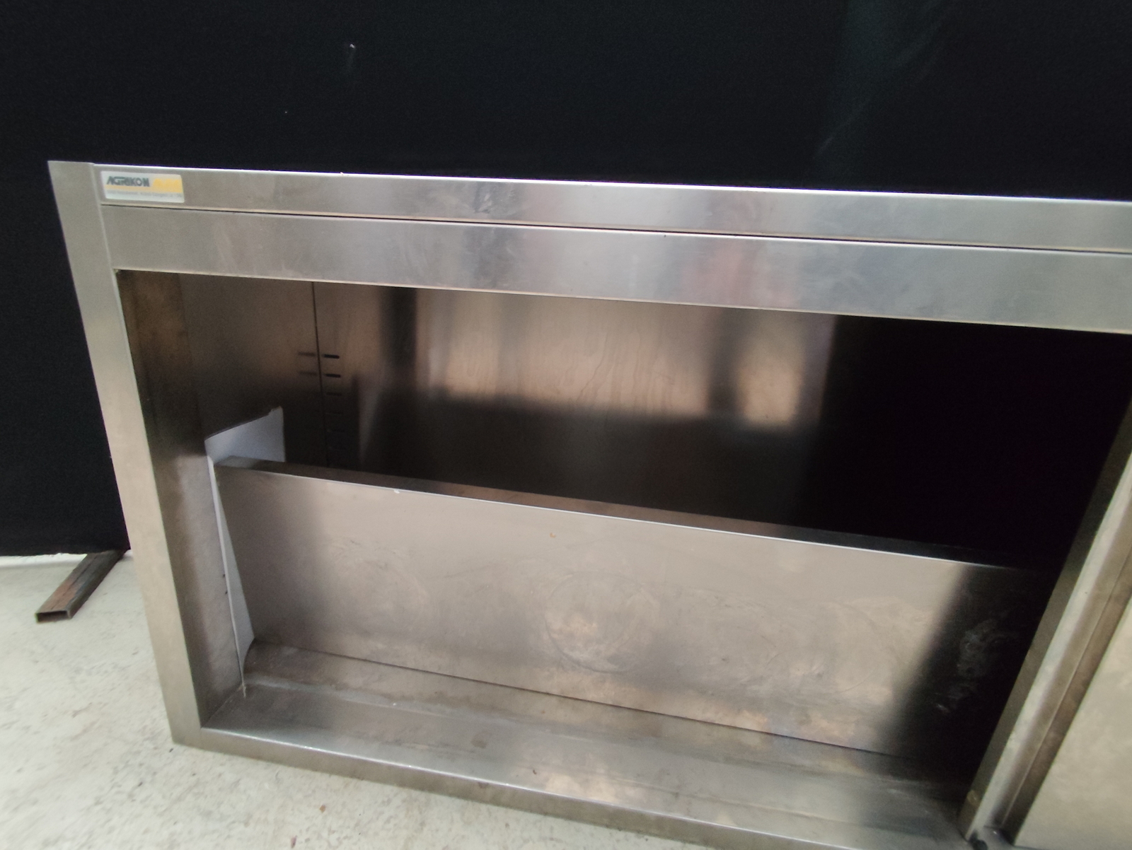 Rozsdamentes faliszekrény 2