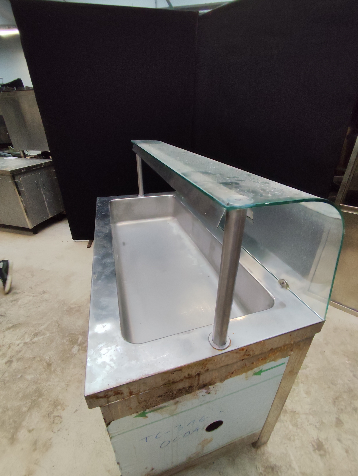 4xGN1/1 melegentartó pult üveges felépítménnyel 2