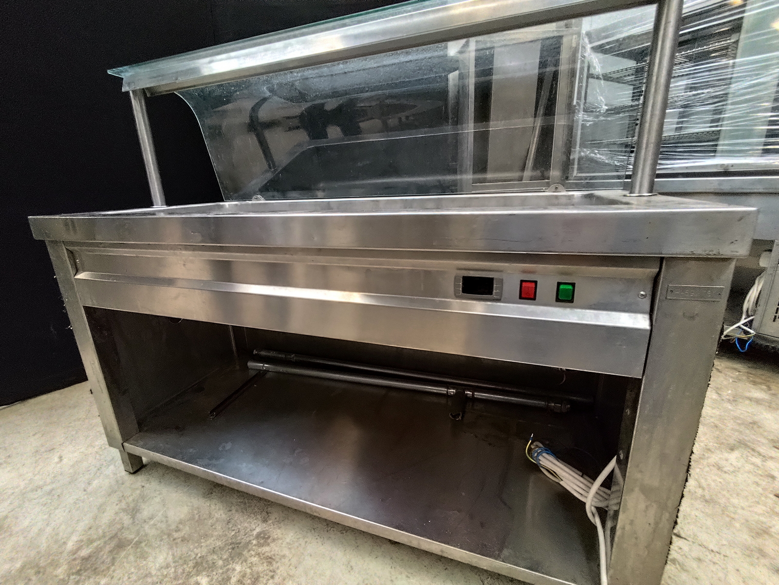 4xGN1/1 melegentartó pult üveges felépítménnyel 3