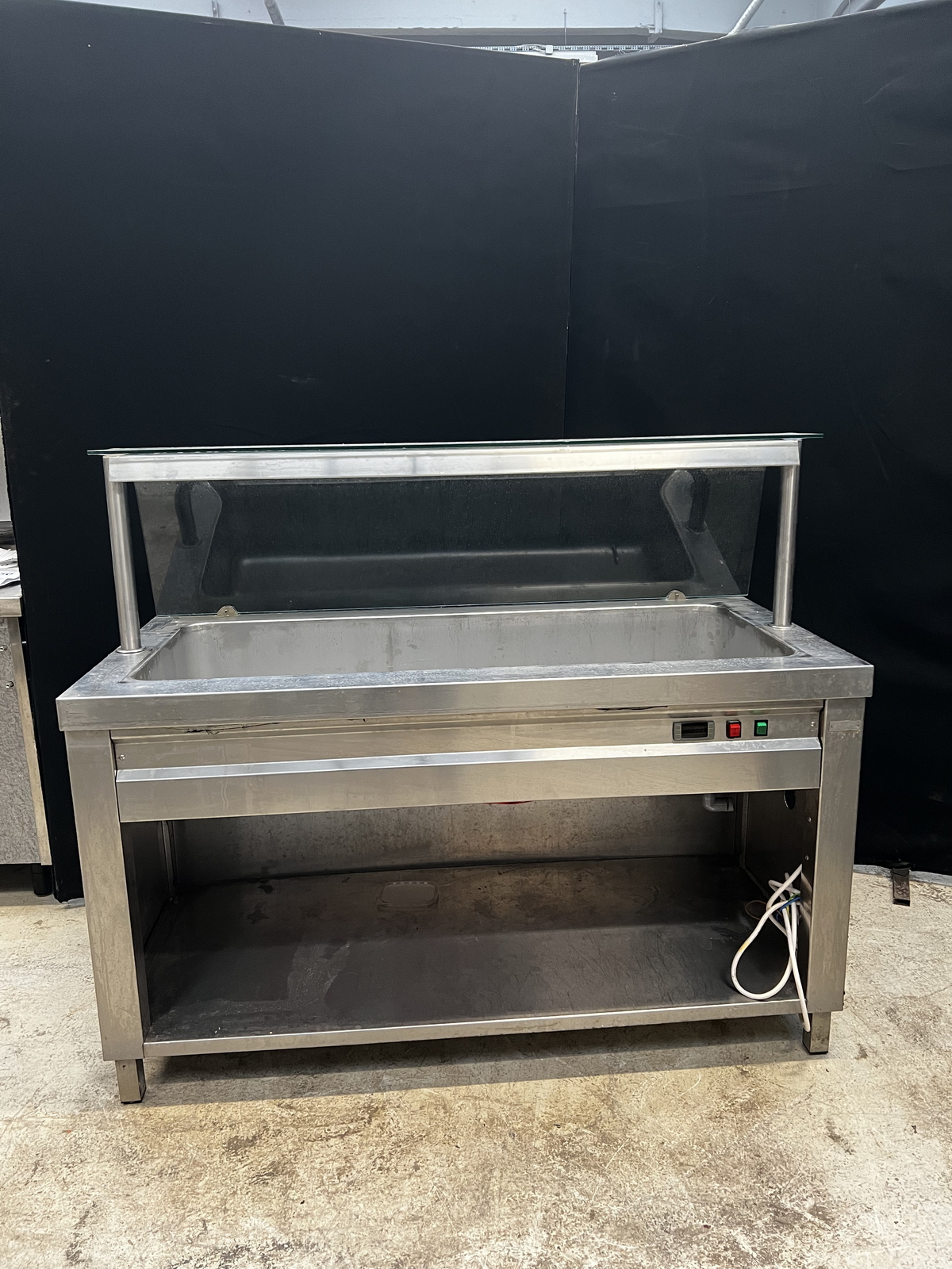 4xGN1/1 melegentartó pult üveges felépítménnyel 3