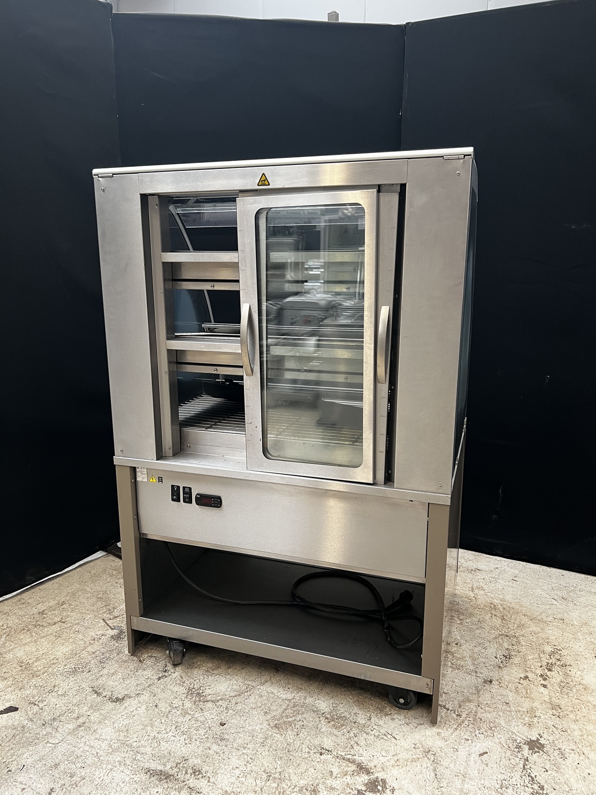 Fűtött bemutatóvitrin  3