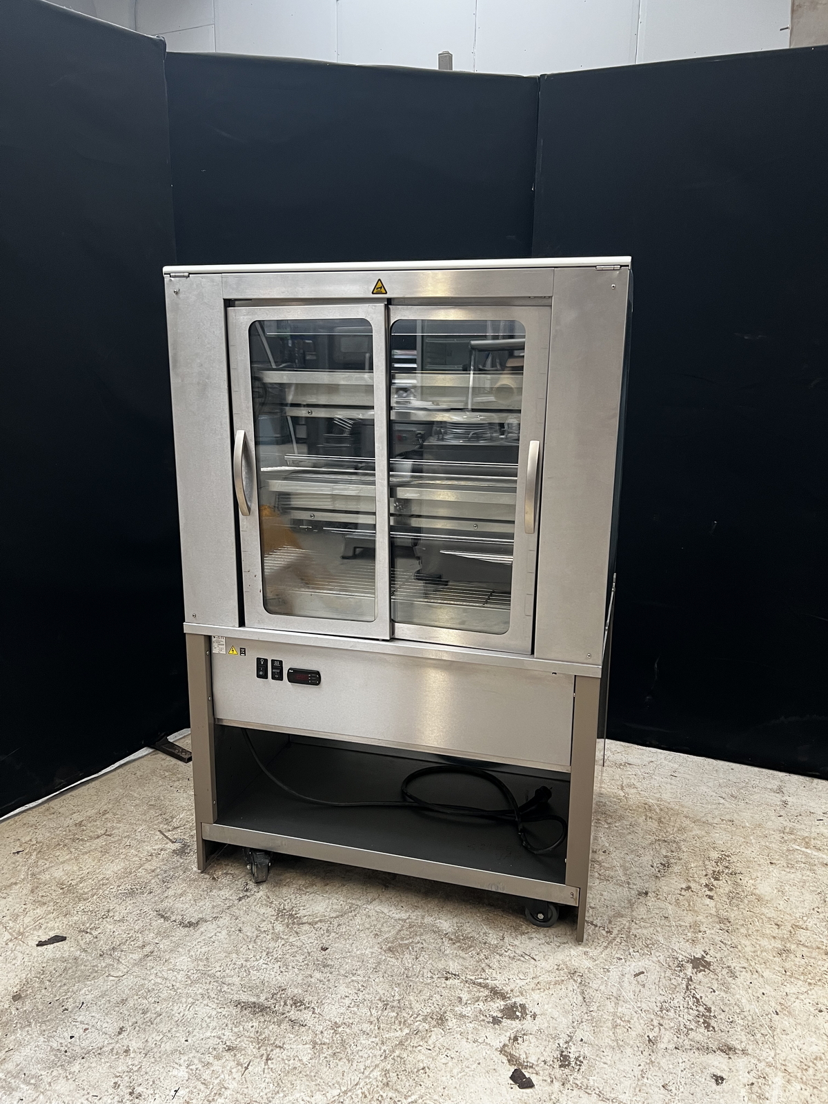 Fűtött bemutatóvitrin  4