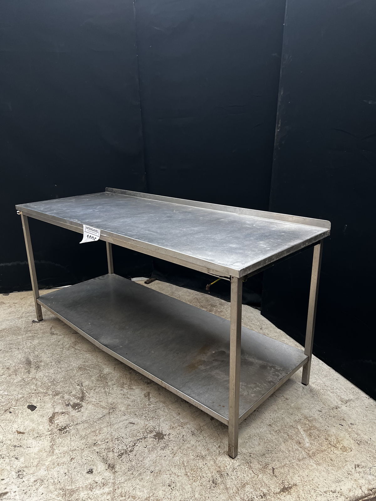 Rozsdamentes asztal alsó polccal és felhajtással 2