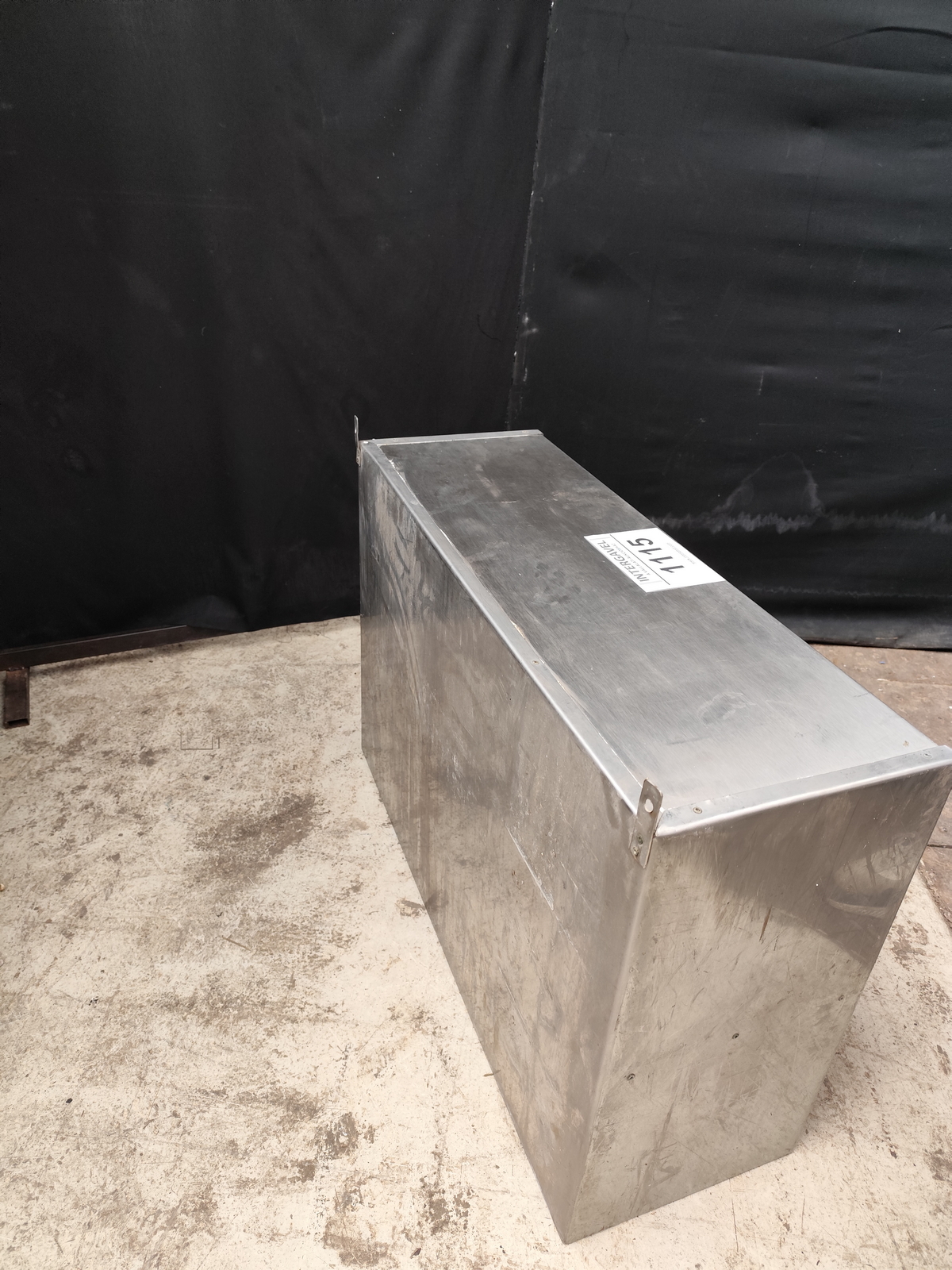 Rozsdamentes faliszekrény 3