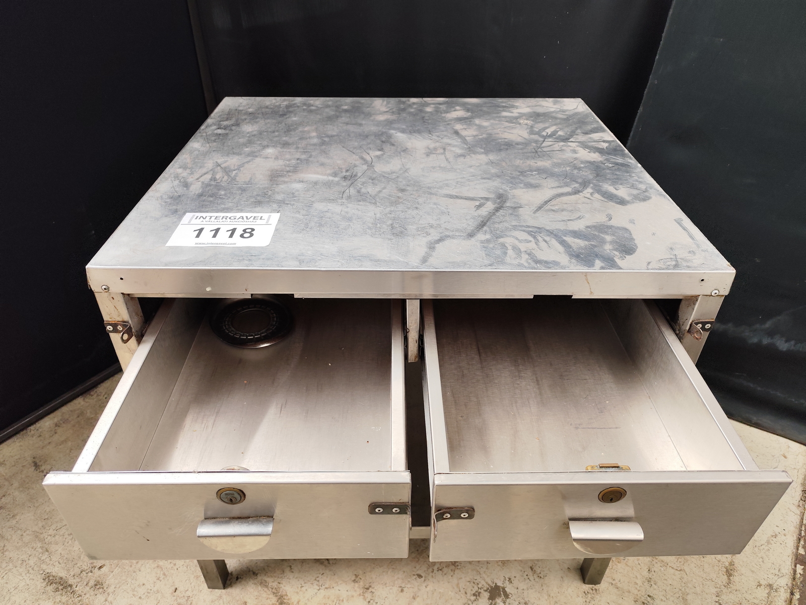 Rozsdamentes asztal fiókokkal 2