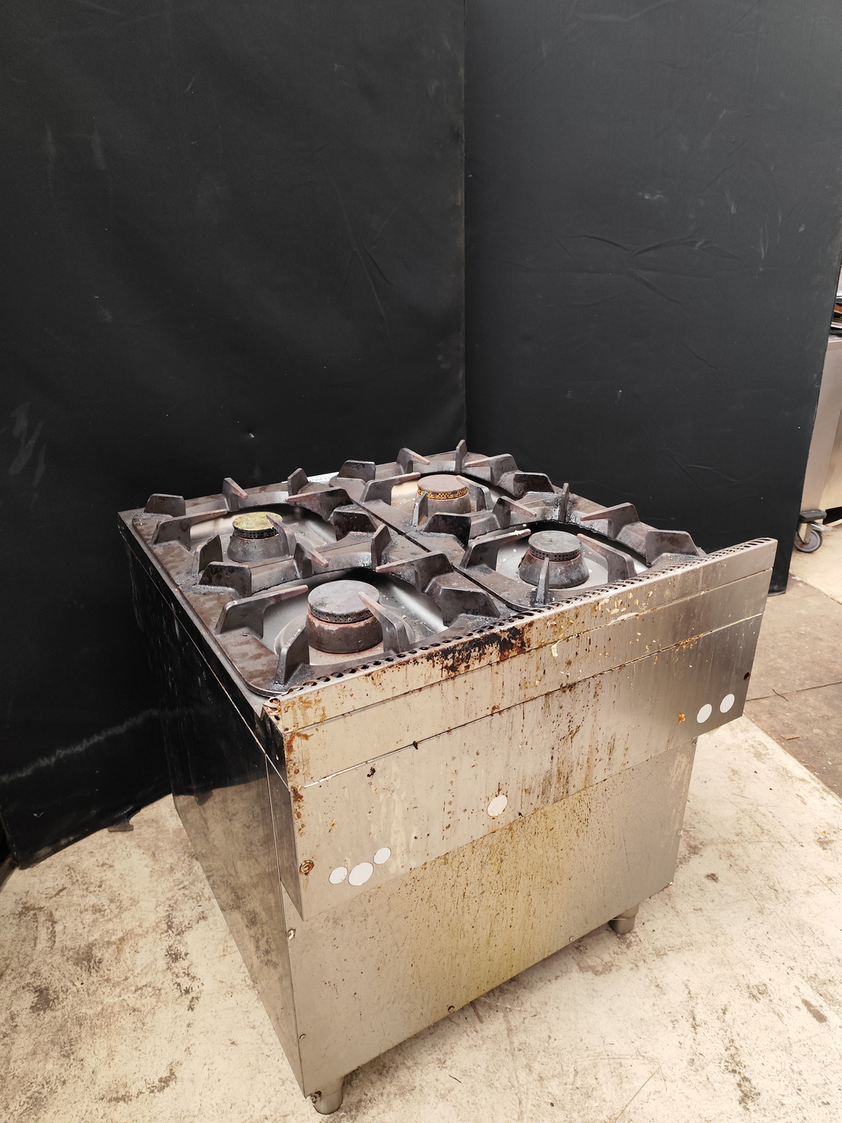 Gázüzemű tűzhely 4 égős 4