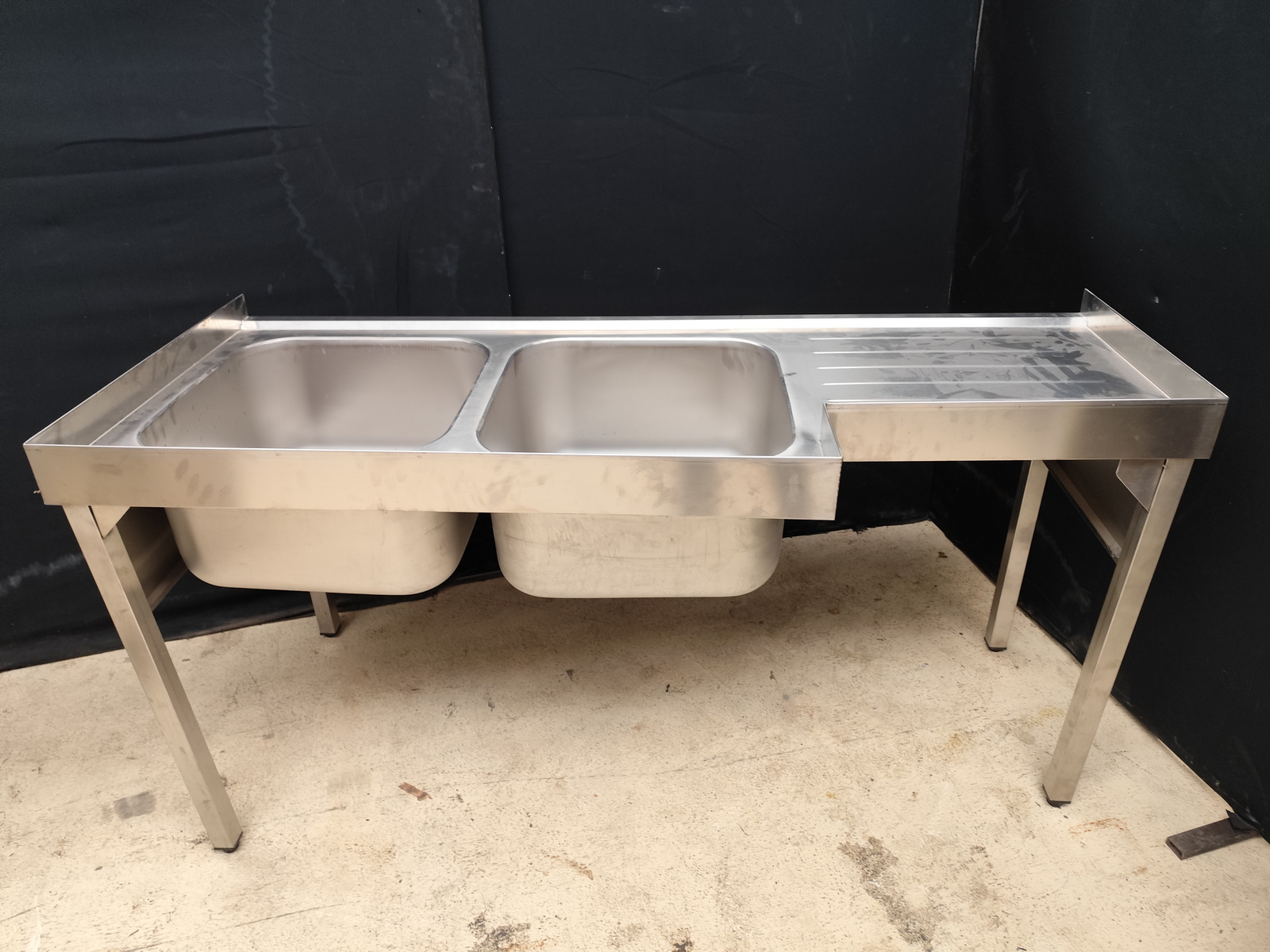 Kétmedencés mosogató csepegtetővel (új) 3