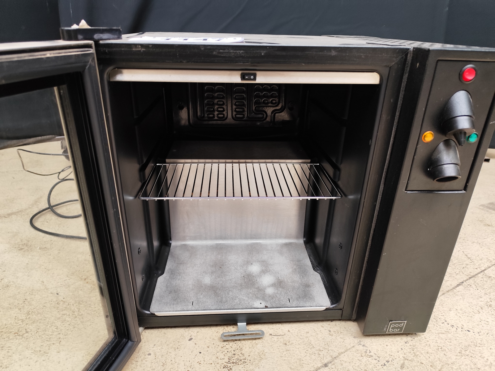 Bor, pezsgő hűtő és adagoló 3