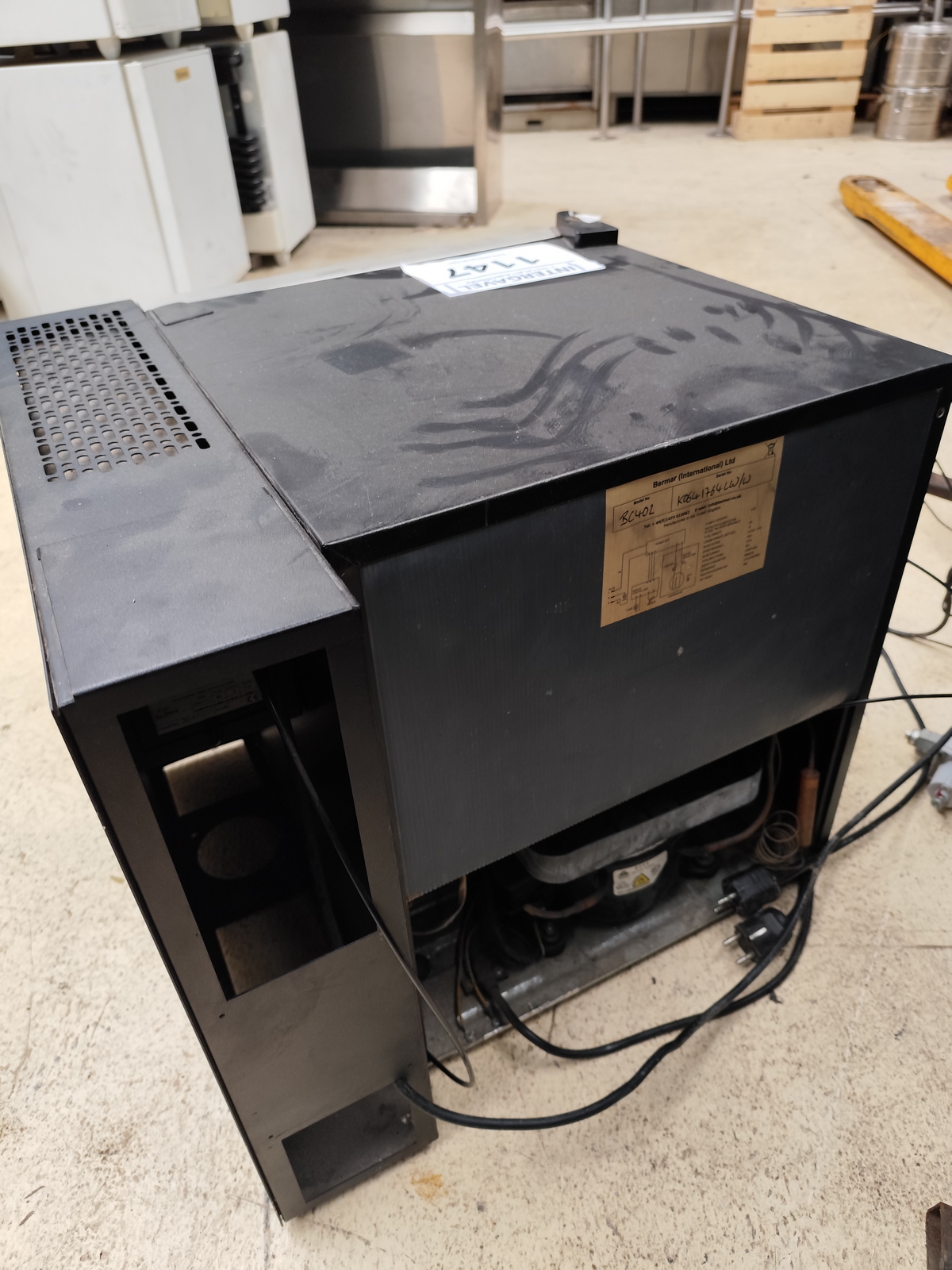 Bor, pezsgő hűtő és adagoló 4