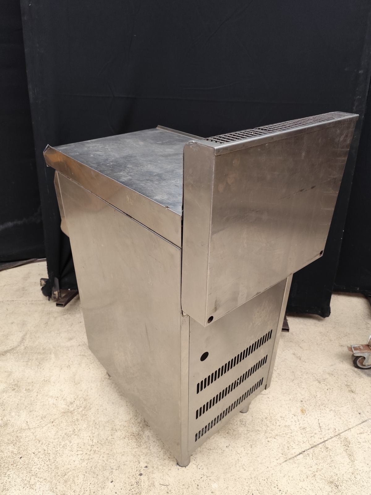 Semleges blokkasztal 3