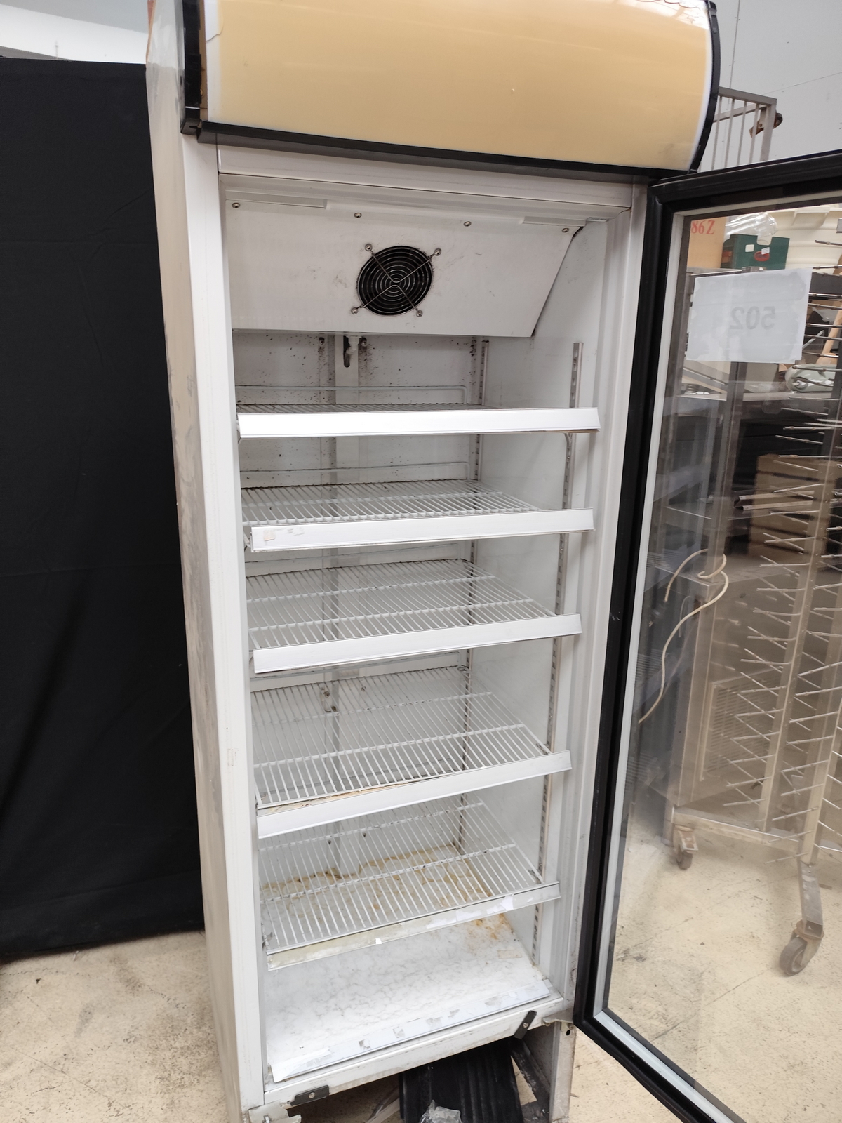 Üvegajtós hűtő 2