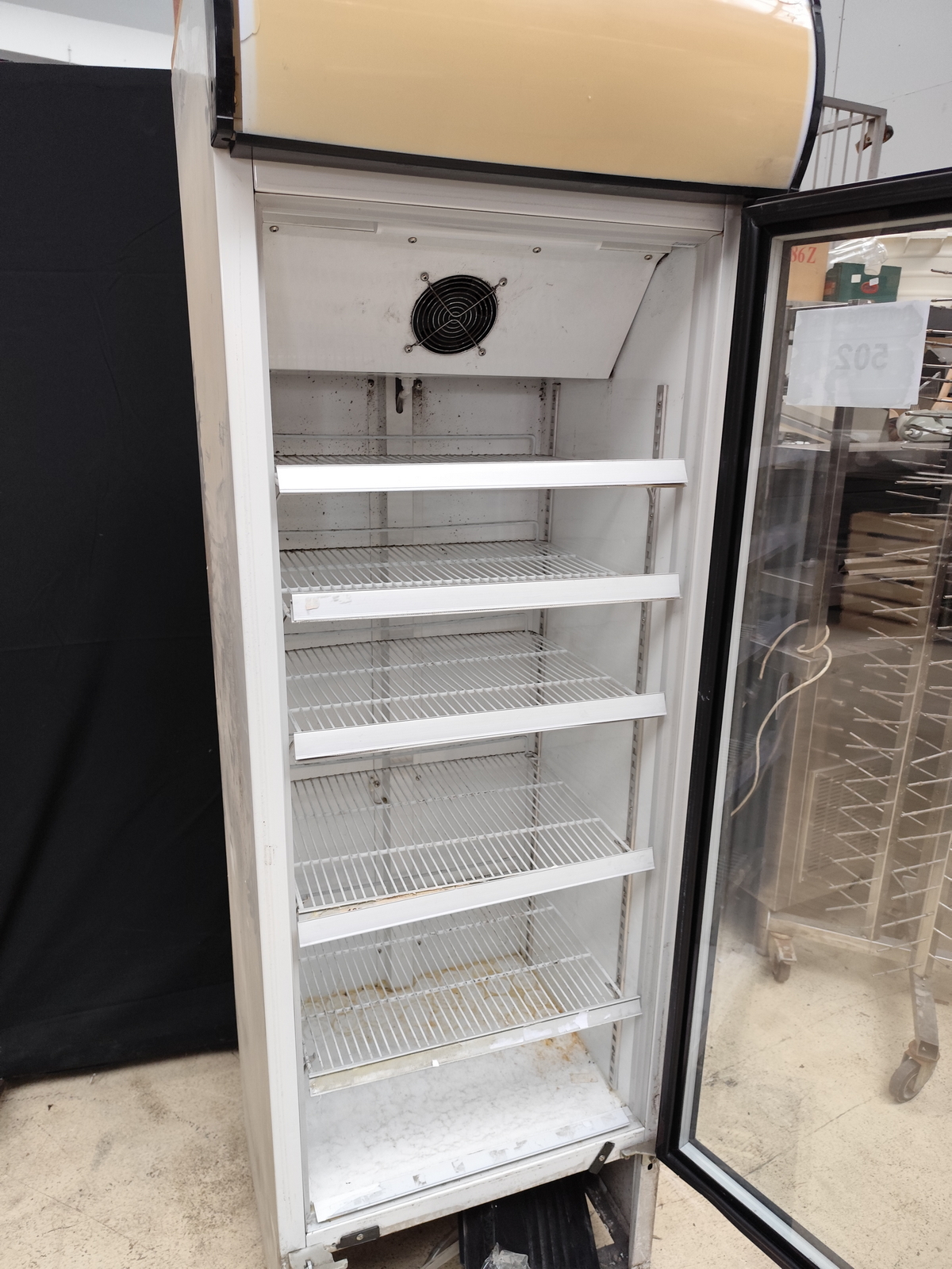 Üvegajtós hűtő 3