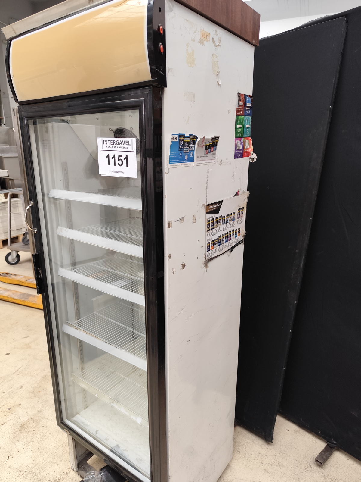 Üvegajtós hűtő 4