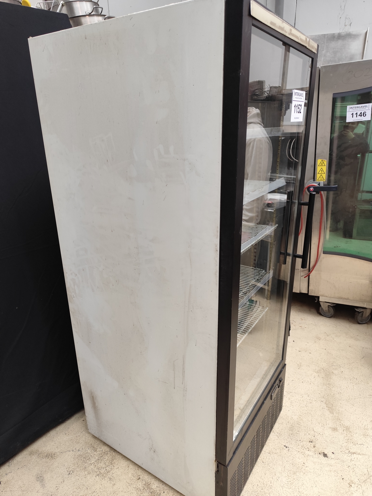 Üvegajtós hűtő 3